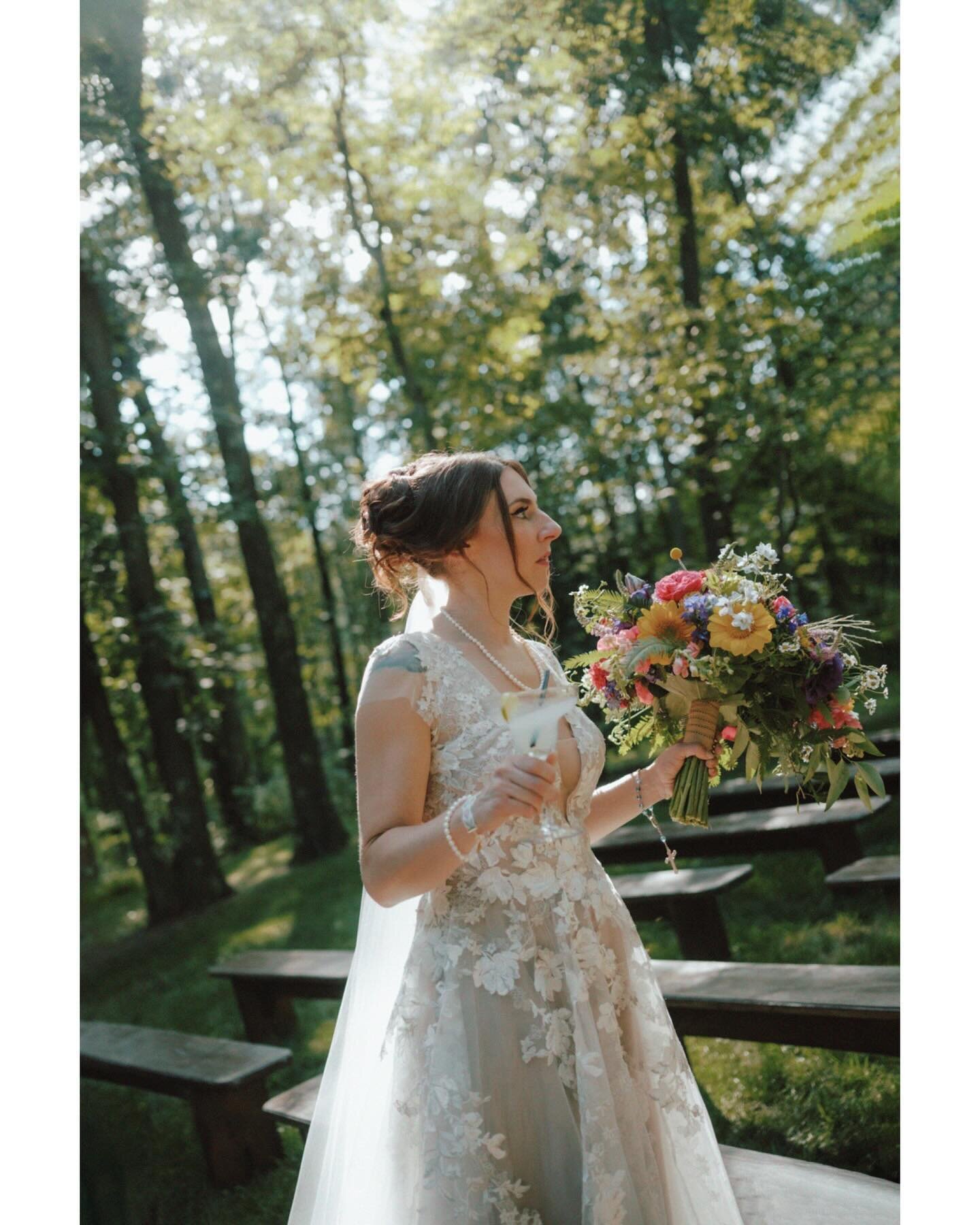 A mixture of beautiful moments from Ashley + Jeff&rsquo;s beautiful day last August 💐I&rsquo;ll never be over these colors + this greenery 🥺

Photography: @tkphotography_pgh 
Venue: @shermichaelwoodsweddings 
Bartending: @bubblybartendingllc 
Cater
