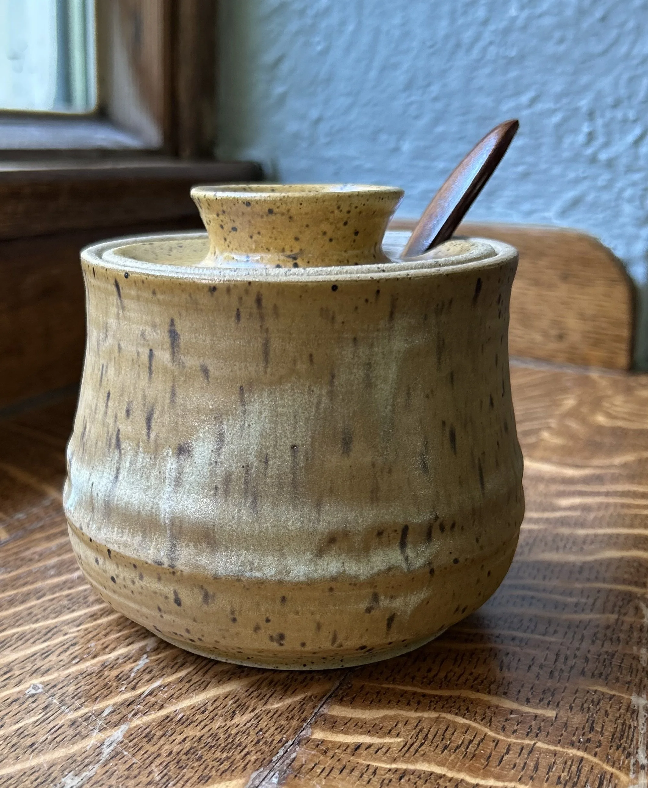 Sugar or Honey Bowl, Tuscan gold
