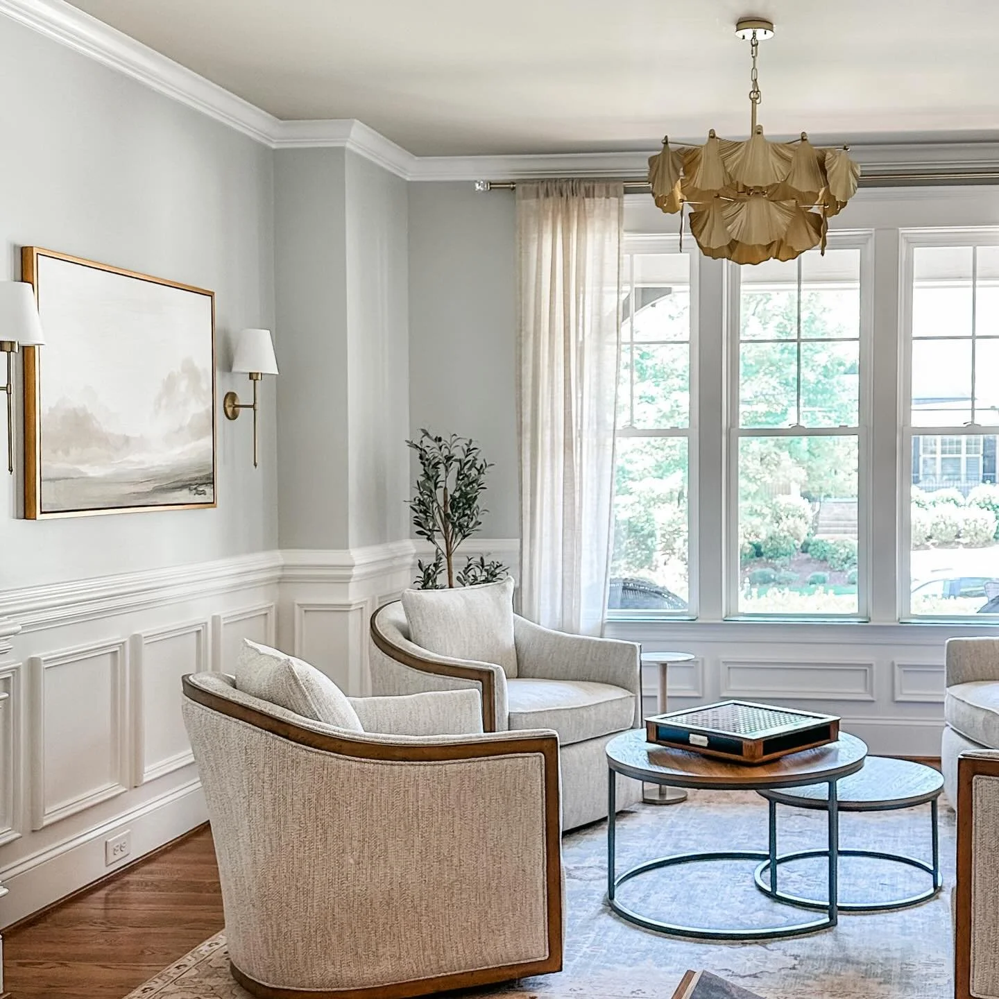 This room used to be a formal dining room&hellip; but this family wanted something that felt a little more them.
Now it&rsquo;s a cozy sitting room where board games come out, conversations last a little longer, and friends and family gather in a spa