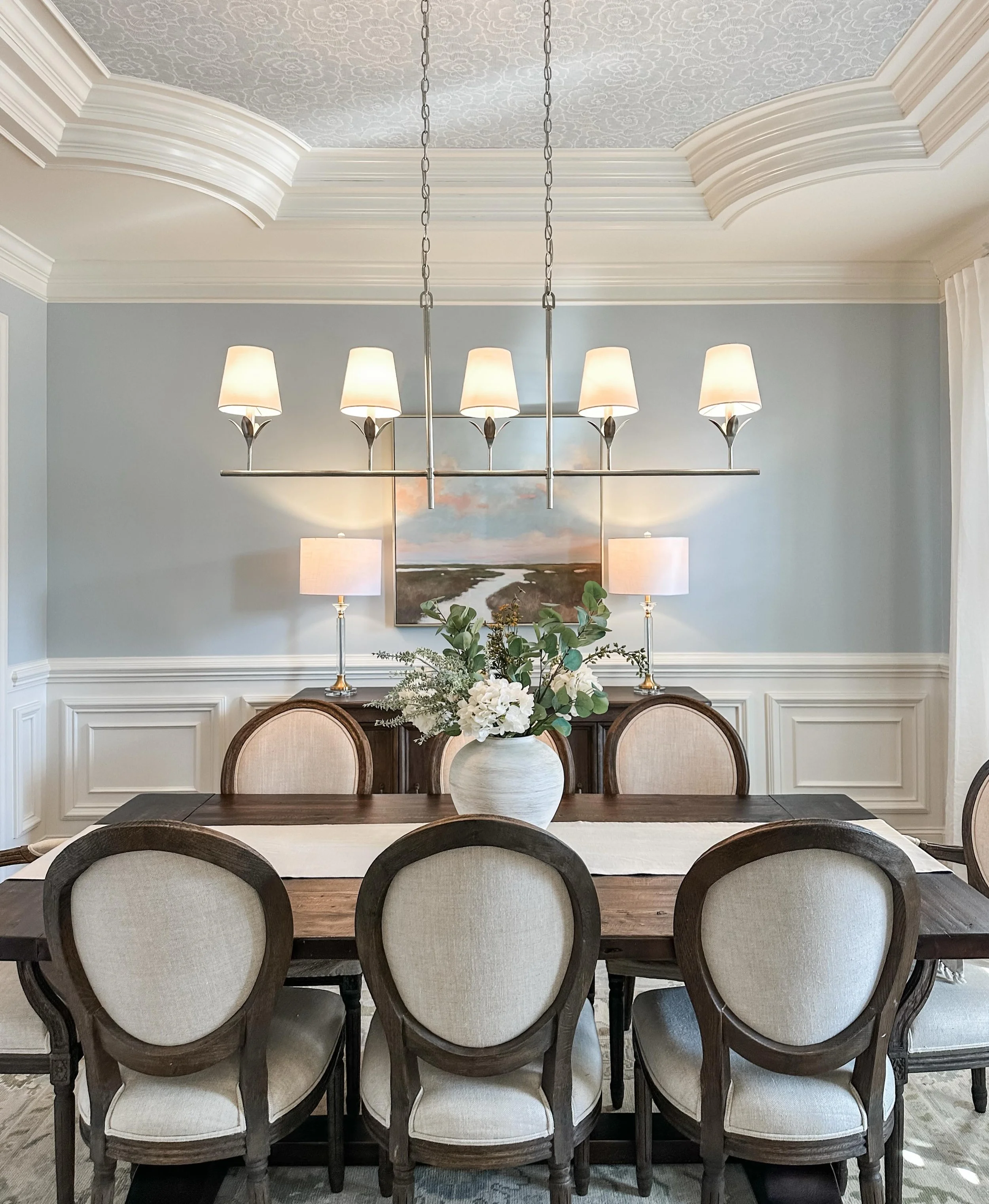Proof that ceilings deserve their moment too!
This light + airy dining room feels elevated from every angle thanks to the statement wallpaper overhead. Soft textures, natural light, and layered details make the space feel both fresh and inviting
.
.
