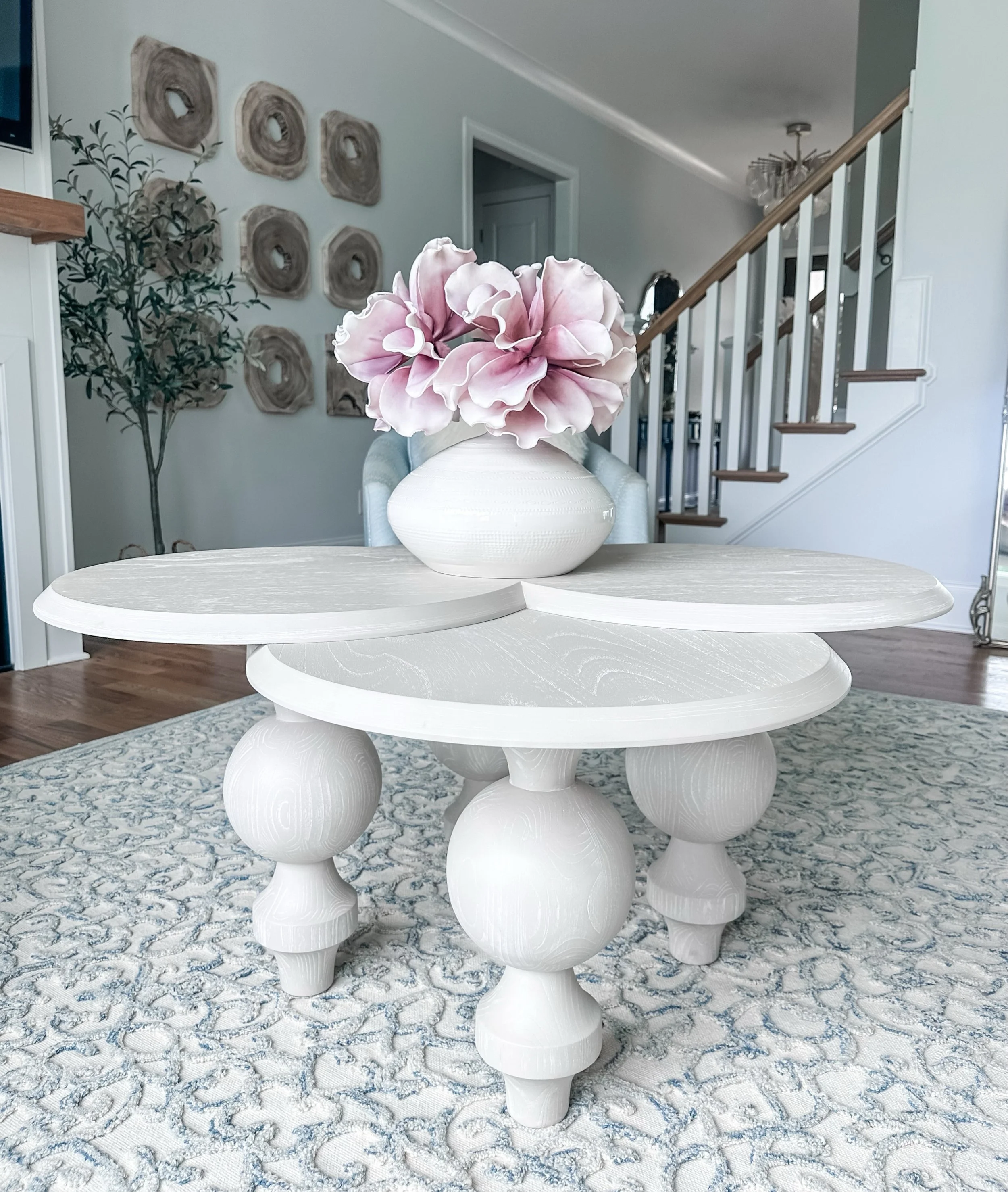 A coffee table doesn&rsquo;t have to simply fill the space&mdash;it can be the piece that brings the entire room together!
.
.
.
.
.
#InteriorDesignRaleigh #RaleighNC #RaleighInteriorDesign #RaleighSmallBusiness NCInteriorDesigner