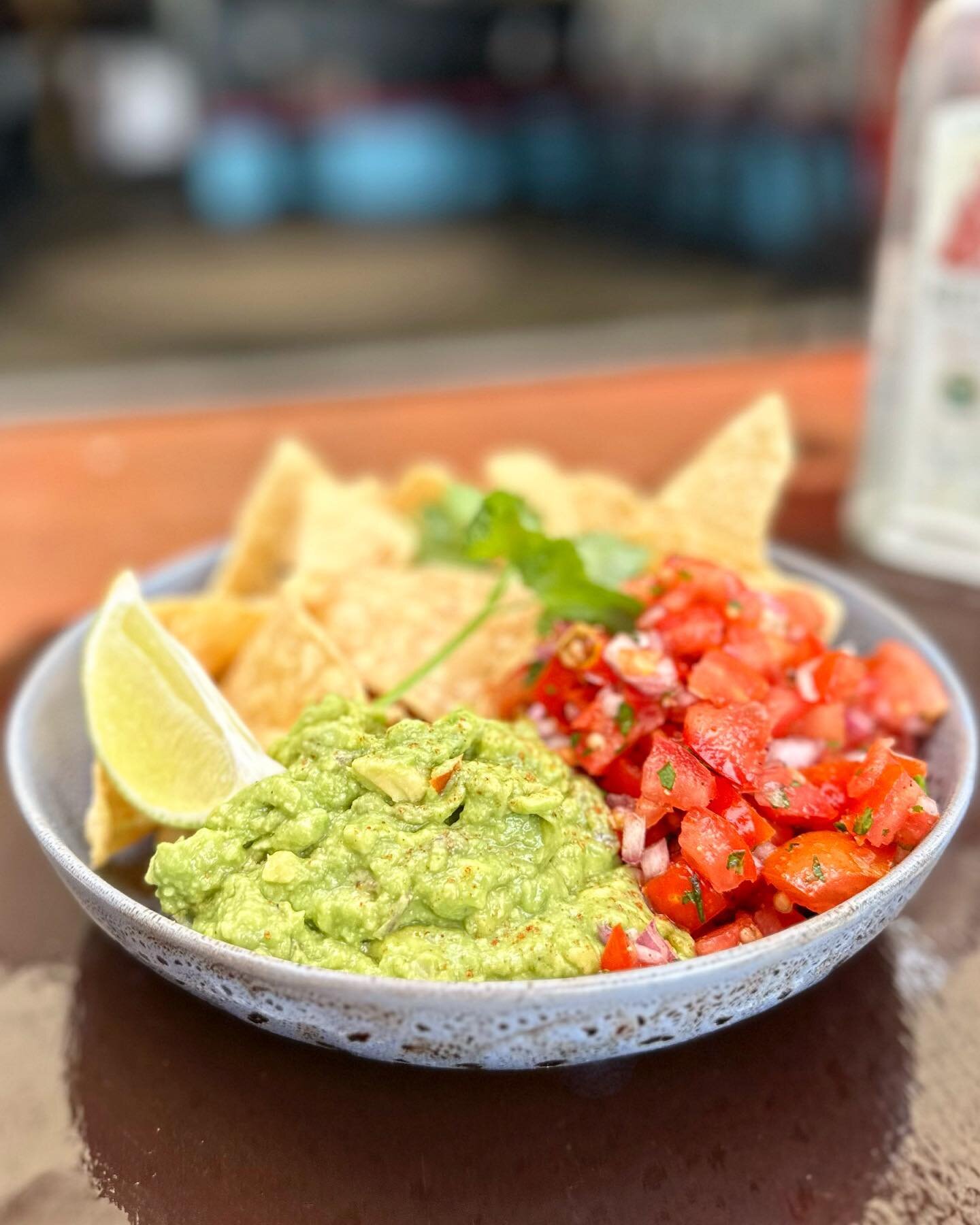 Get snacking with some Totopos and a side of Margaritas before some tacos and more Margaritas 😉 

#chihuahuabyron #byronbaymexican #byronmargaritas