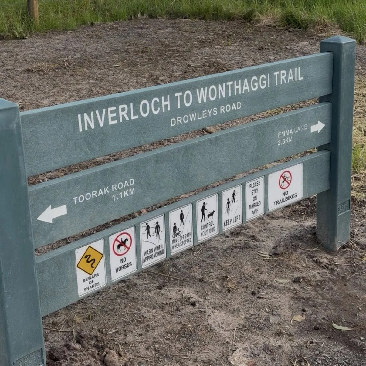 trail_sign.jpeg