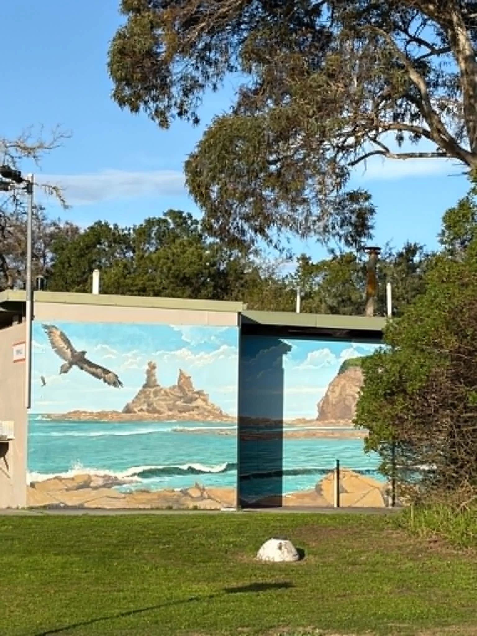 Ingenia_holidays_Inverloch_foreshore_art.jpeg