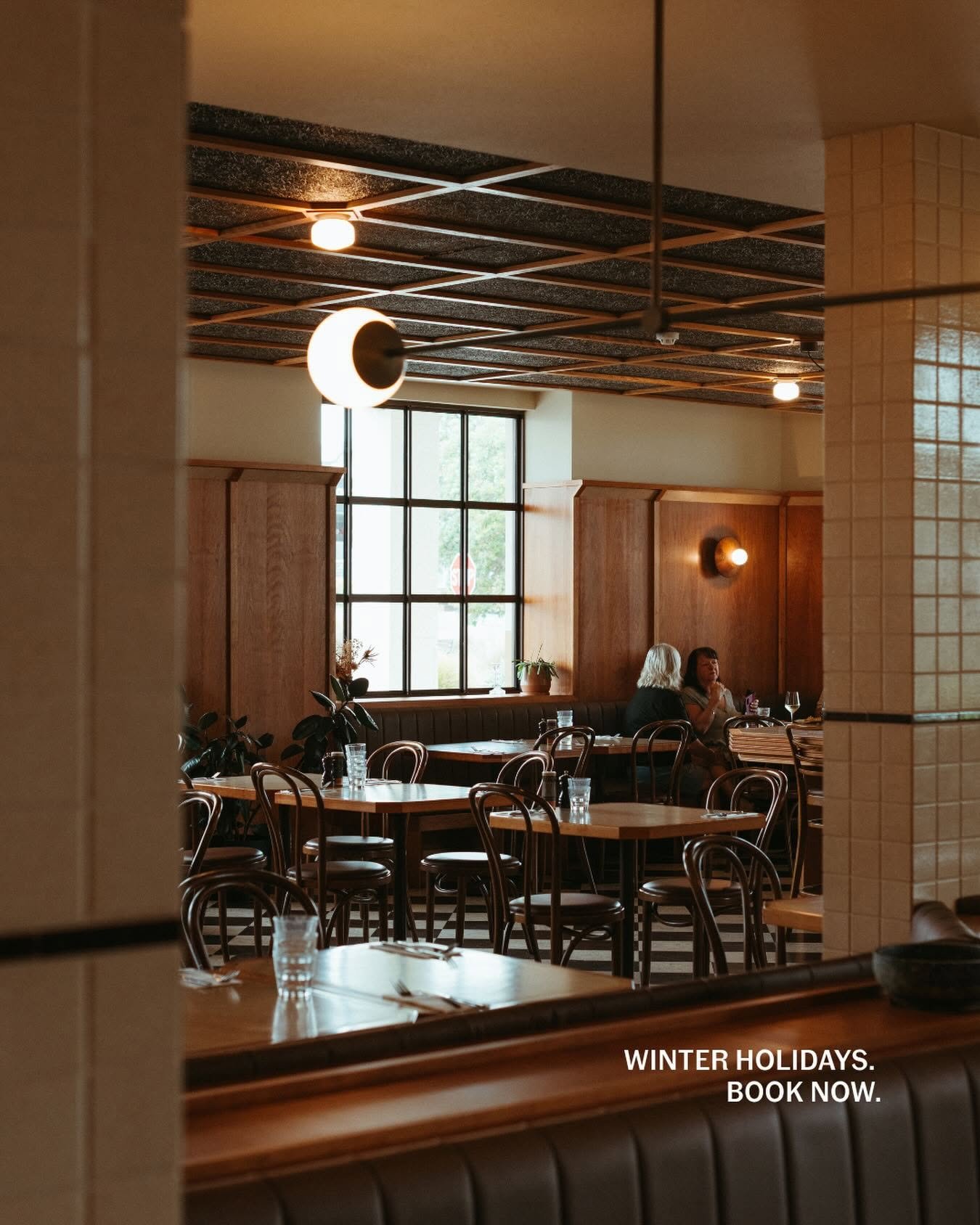 Inverloch_esplanade_hotel_interior_tables.jpeg