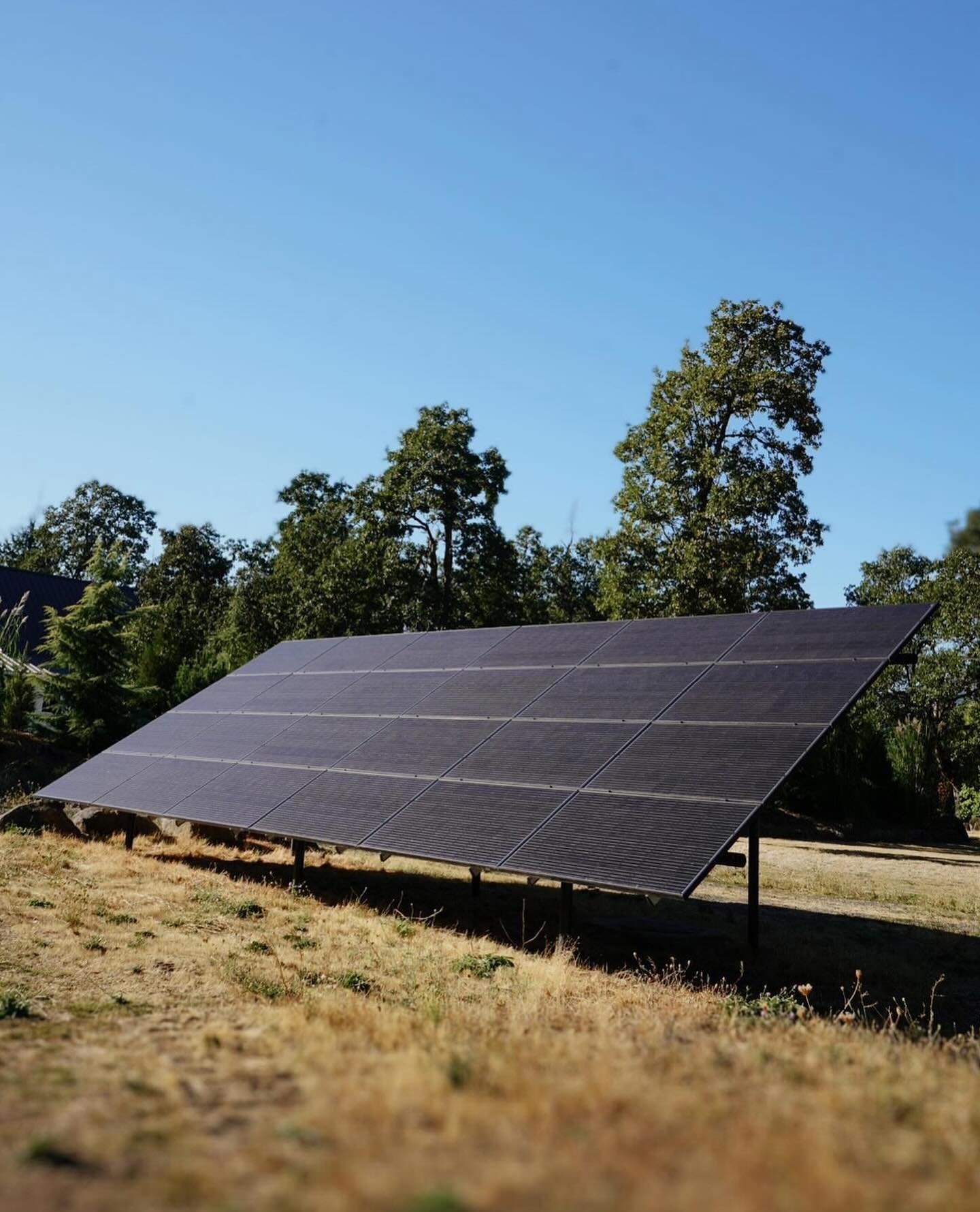 Experience durability with Common Energy, locally based and serving the Columbia River Gorge community. Our solar panels are backed by a 25-year warranty, ensuring many decades of reliable performance. ☀️🌱 #SolarPower #Longevity