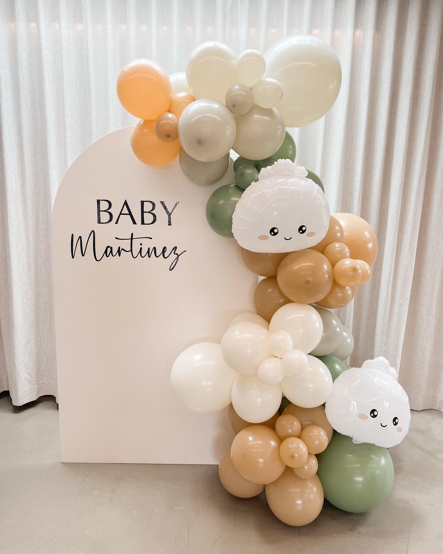balloons for a beautiful mama and her little dumpling on the way! 🤎