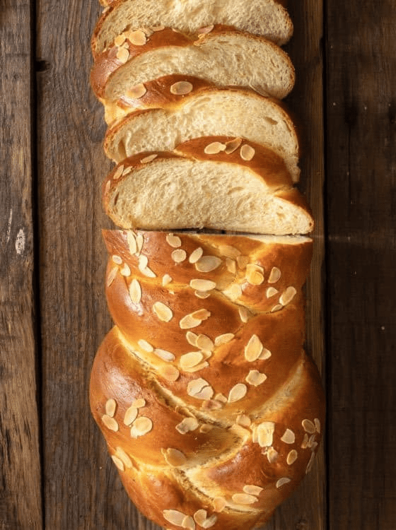 Tsoureki.png.webp