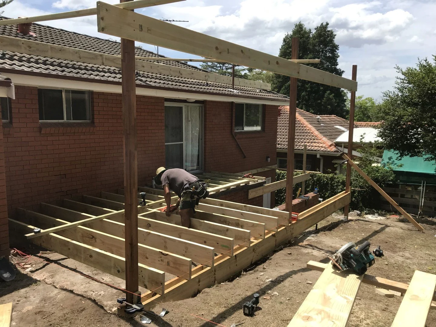 adding framework for new deck at pymble.jpg