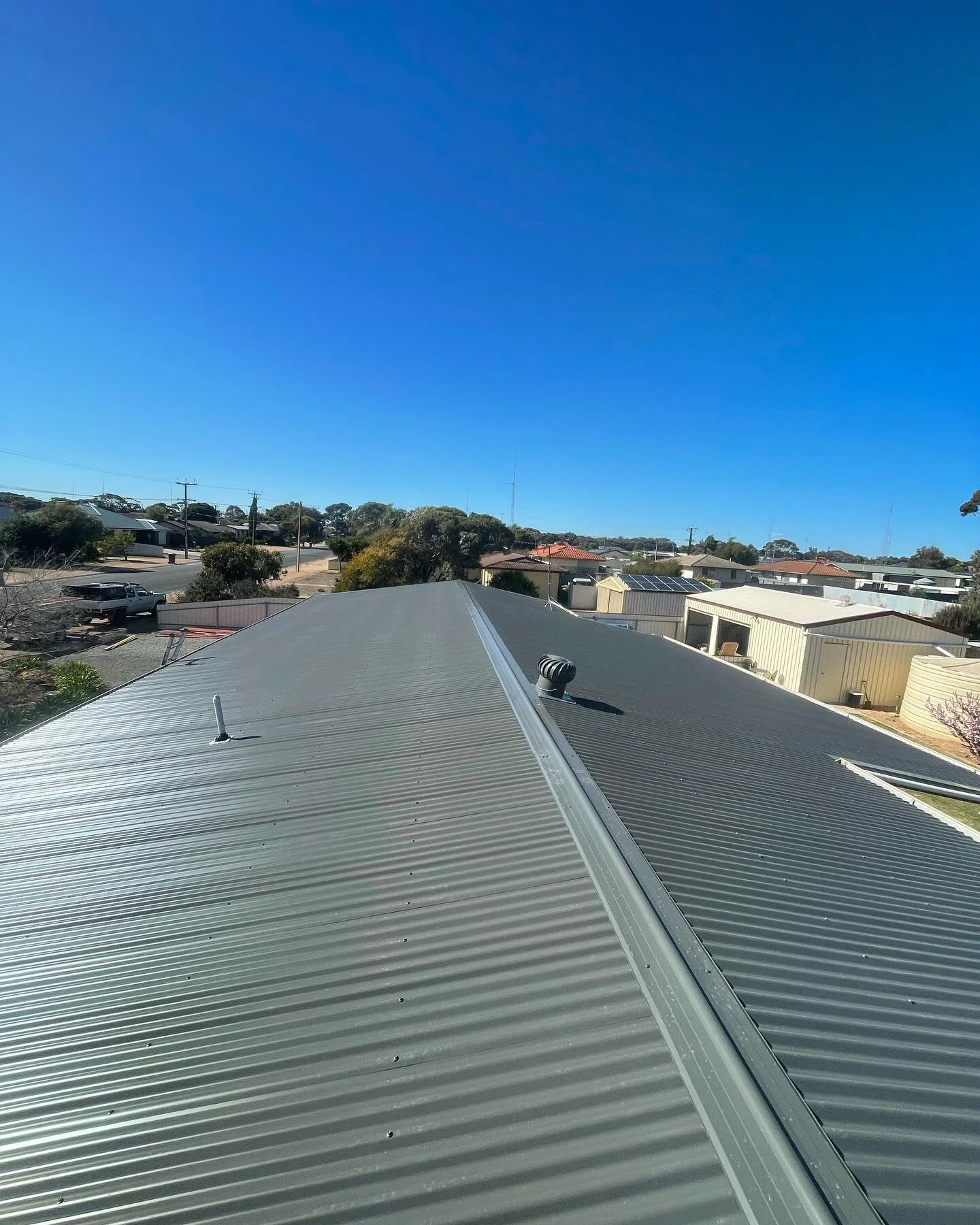 Decent size re-roof we just completed using woodland grey colorbond iron. Makes a big difference aesthetically as well as keeping the weather out! #building #roofing #colorbond