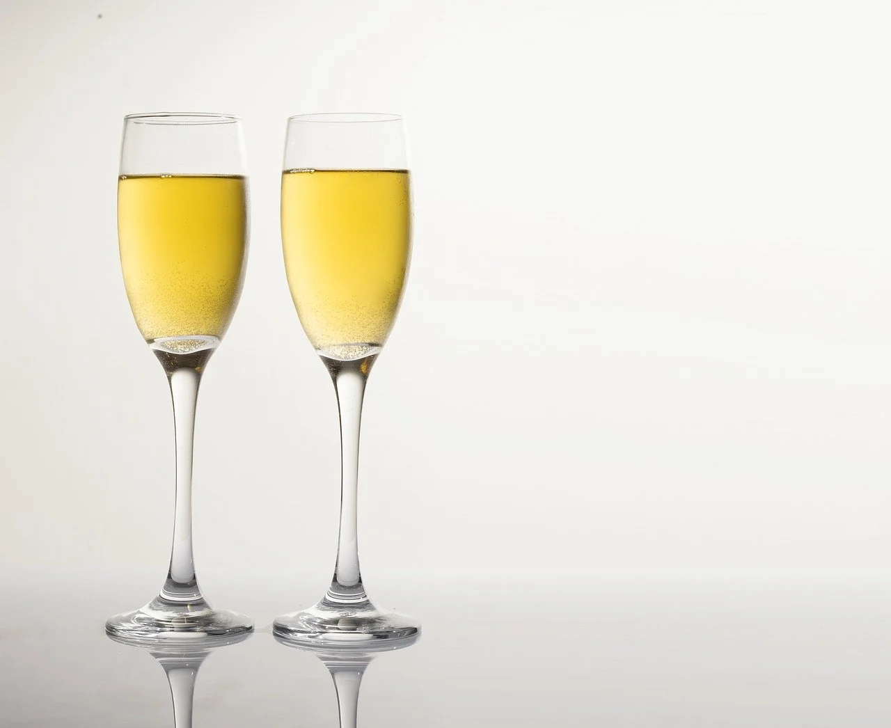 CHAMPAGNE &amp; SHOPPING - CB GIFT SHOP &amp; PO