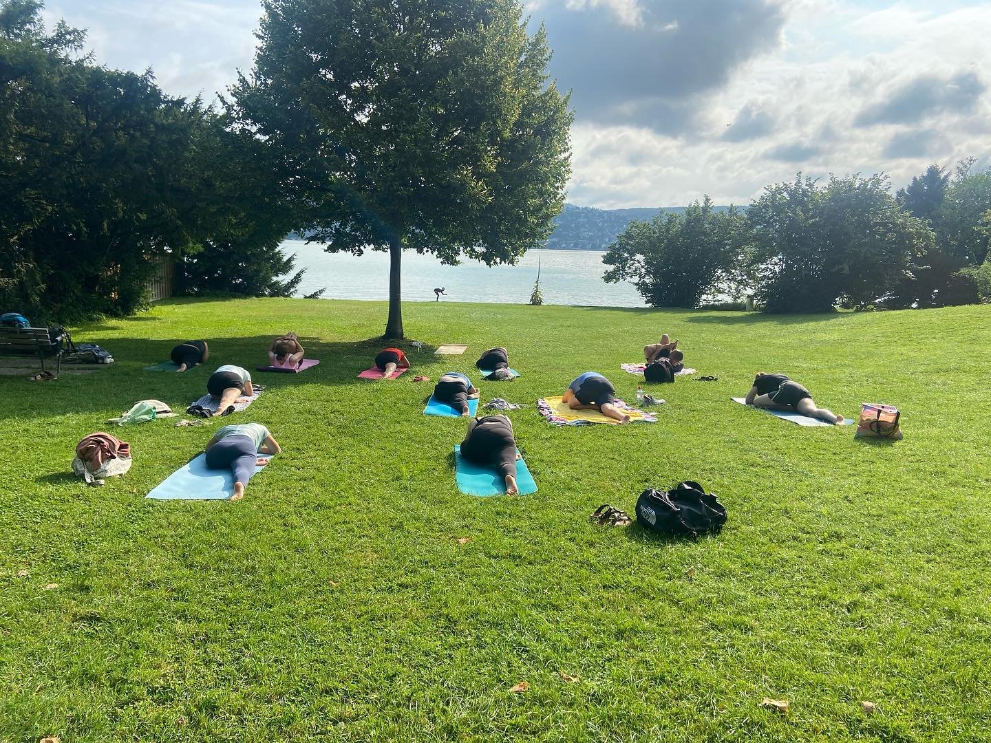 Outdoor Yoga 2024🥰

#kilchberg #yoga #outdooryoga #sulzergut #thalvie