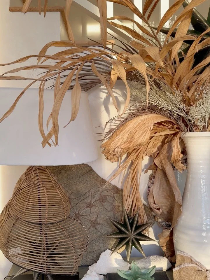 ⭐️While the rest of the world wraps up against winter winds, here at Seastar House we&rsquo;re setting festive tables under swaying palms, with the Caribbean sun casting golden light across our entrance hall decked in stars, naturally.

🐚Bringing th