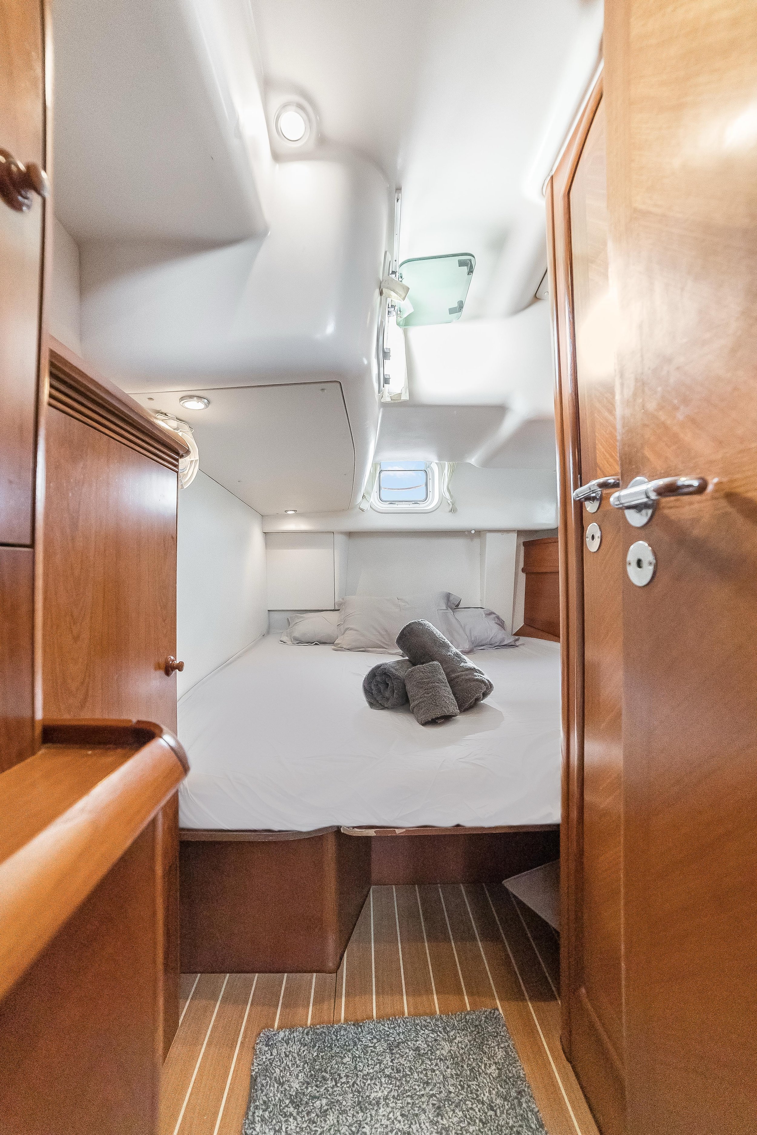 2 cabins with King size beds & option to convert to 2 twin beds