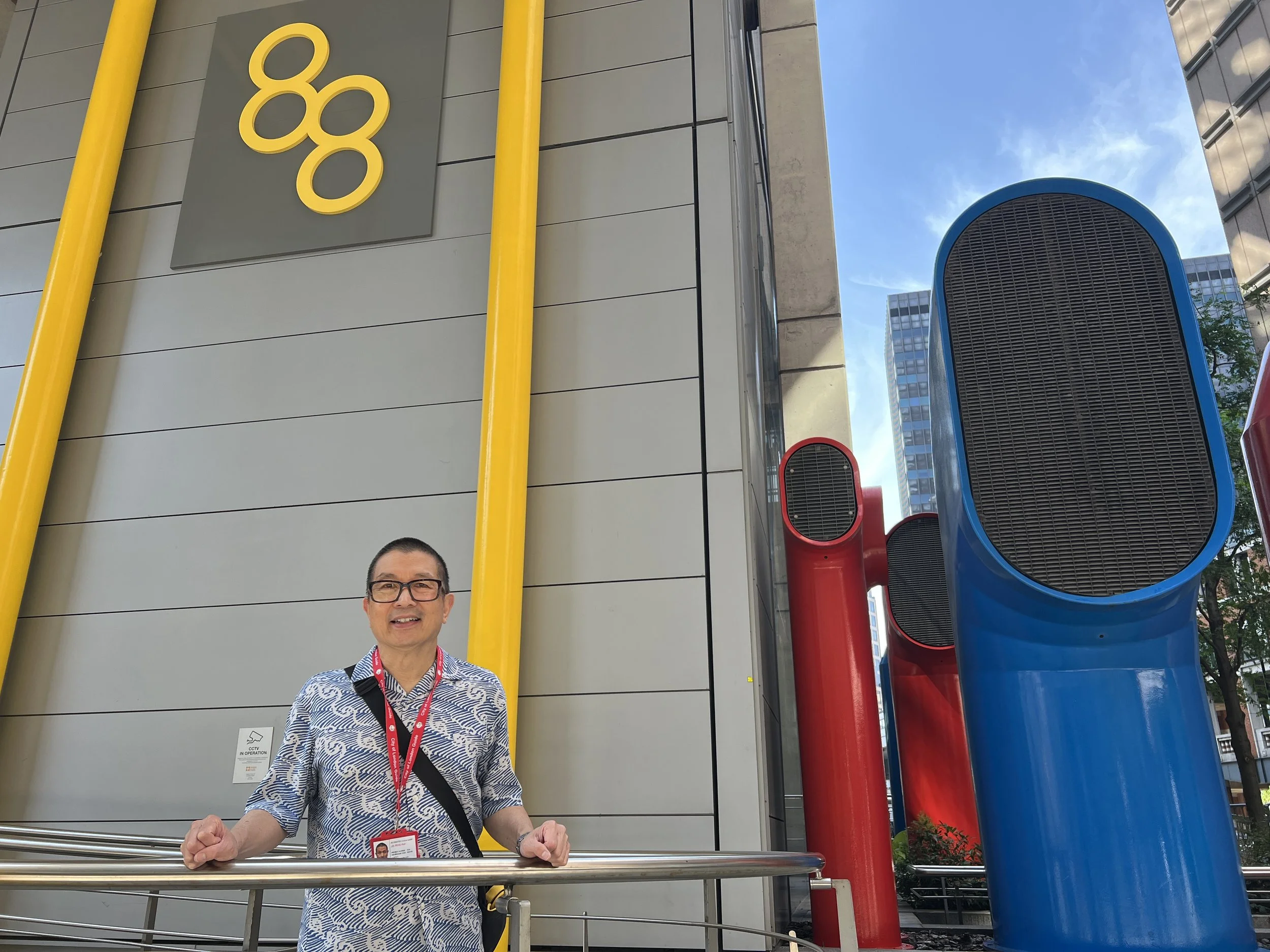 Outside 88 Wood Street (Richard Rogers, 1999), where there's also an excellent coffee shop, open to the public.