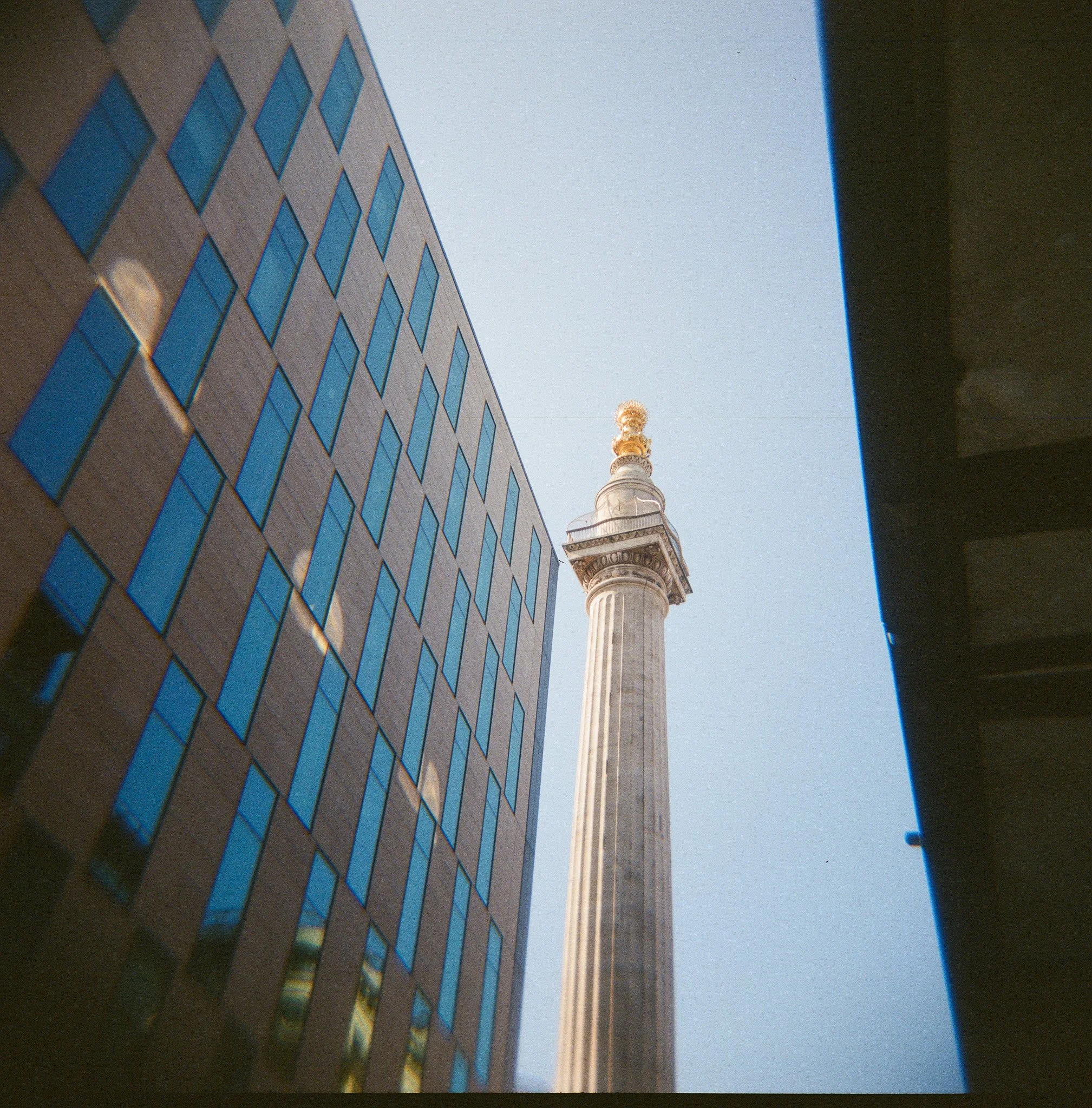 View of the Monument to the Great Fire of London. Robert Hooke and Christopher Wren, 1667.