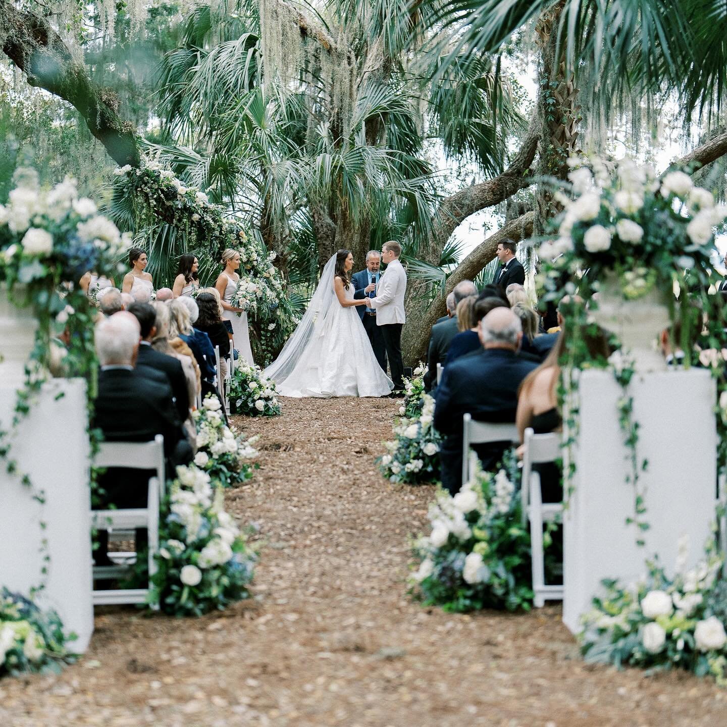 Natures beauty: enhanced 🍃

Planning: @collinskormanevents 
Photo: @willetphoto 
Floral: @awp_events 

#outdoorweddingceremony #weddingflowers #beachfrontwedding #weddinginspo #northfloridawedding #ameliaislandwedding #northfloridabride #luxuryevent