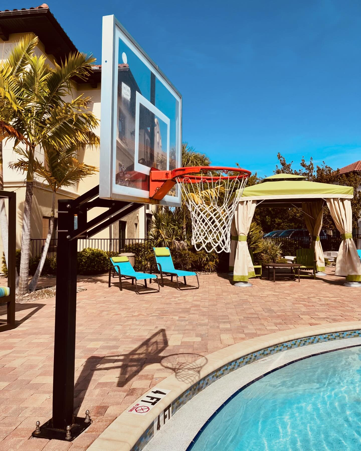 Dunking into summer vibes at the pool 🏀💦 
&bull;
&bull;
&bull;
#PoolHoops #SummerDunks #BasketballSplash #SwimAndShoot #HoopsAndChill #PoolsideHoops #BallinByThePool #SplashAndScore #livethereef #fsw #fgcu