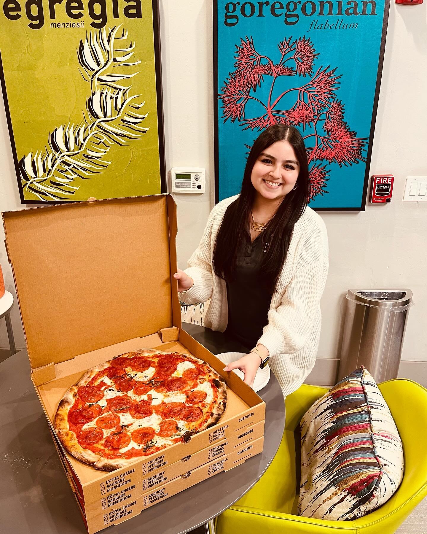 Prepping for finals? Stop by the leasing office for a quick study snack 🍕 
&bull;
&bull;
&bull;
#livethereef #swfl #fgcu #fsw #finalsweek #finalcountdown #study #studymotivation #exams #pizza
