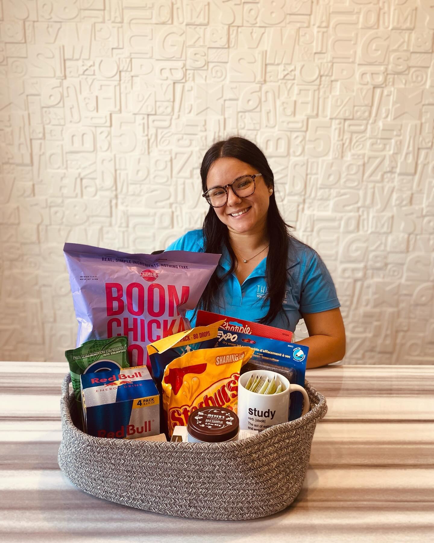 🚨 FINALS GIVEAWAY 🚨

Need to stock up on snacks and study materials for finals? 🤓 Enter this giveaway for a chance to have all your study sesh essentials! ⬇️

🍎 Tag a friend you&rsquo;ll be studying with this finals season
📘 Comment your favorit