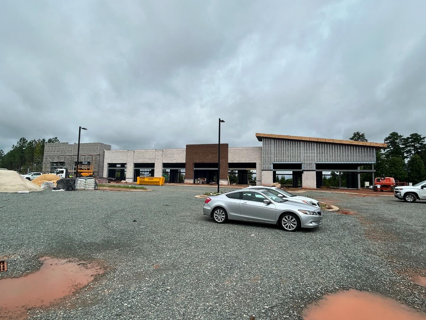 Despite all of the recent rain, our crews continue to make progress on these buildings. 🌧️⛈️
.
Each building is in a different stage of construction and they are all on schedule for delivery starting with building A this fall! 
.
#oakviewcommonsnc #