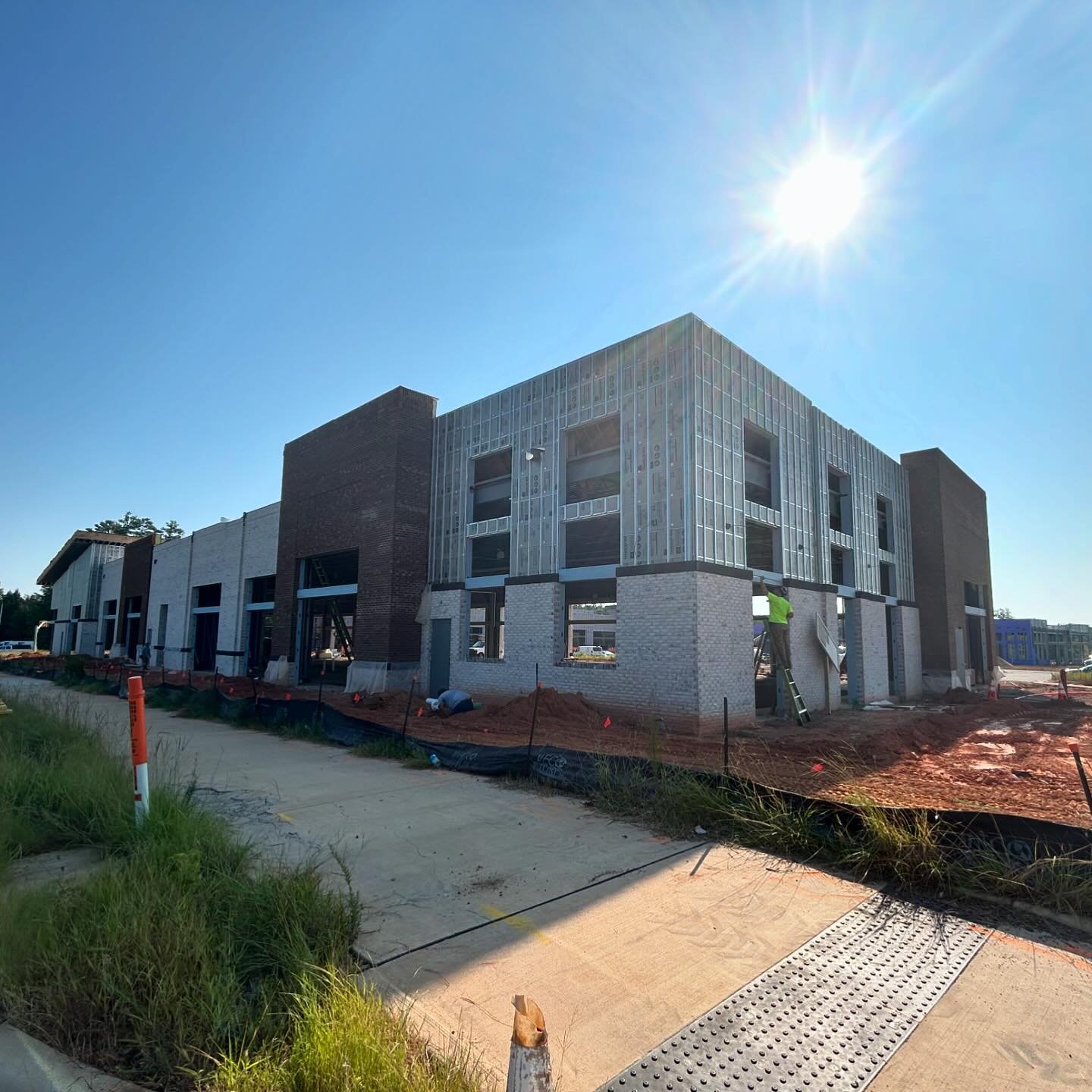 The shell for Building A is getting close to completion! Storefronts are scheduled to go in next week, the mechanical rooms are coming together, emergency exit signage is up and the brickwork on the facade is done ✅ ✅ ✅.
We still have some available 