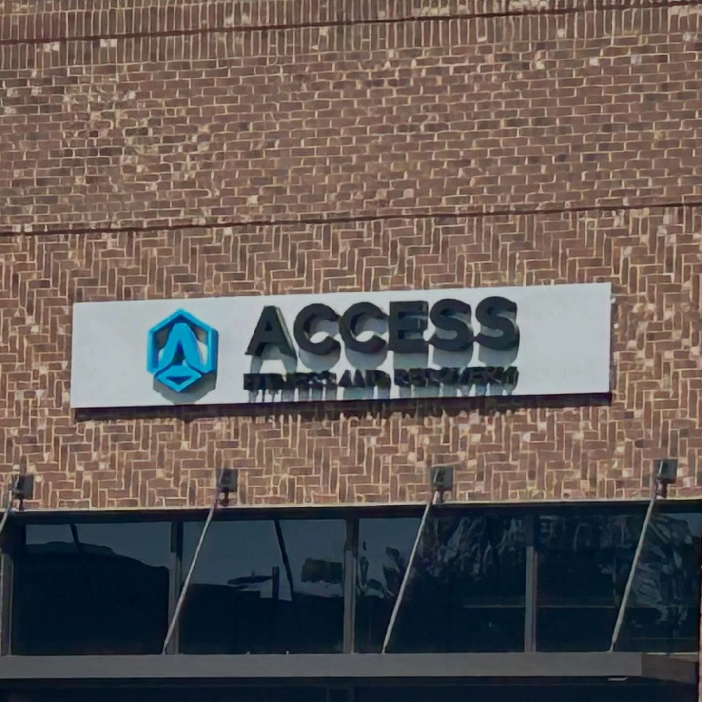 A big delivery arrived for Access Fitness yesterday! They are getting equipment set up and will be opening soon. Stay tuned for updates!
.
.
#oakviewcommonsnc #hollyspringsnc #openingsoon #supportlocal #shopsmall