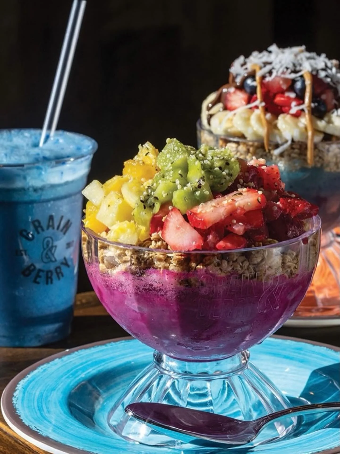 Check out this story featuring @grainandberryhollysprings in @mbmagazinenc 

Dig In &amp; Drink Up: Spirulina 💙

Swipe through for a closer look at how spirulina shows up on the menu at @grainandberryhollysprings. From smoothie bowls to juices, ever