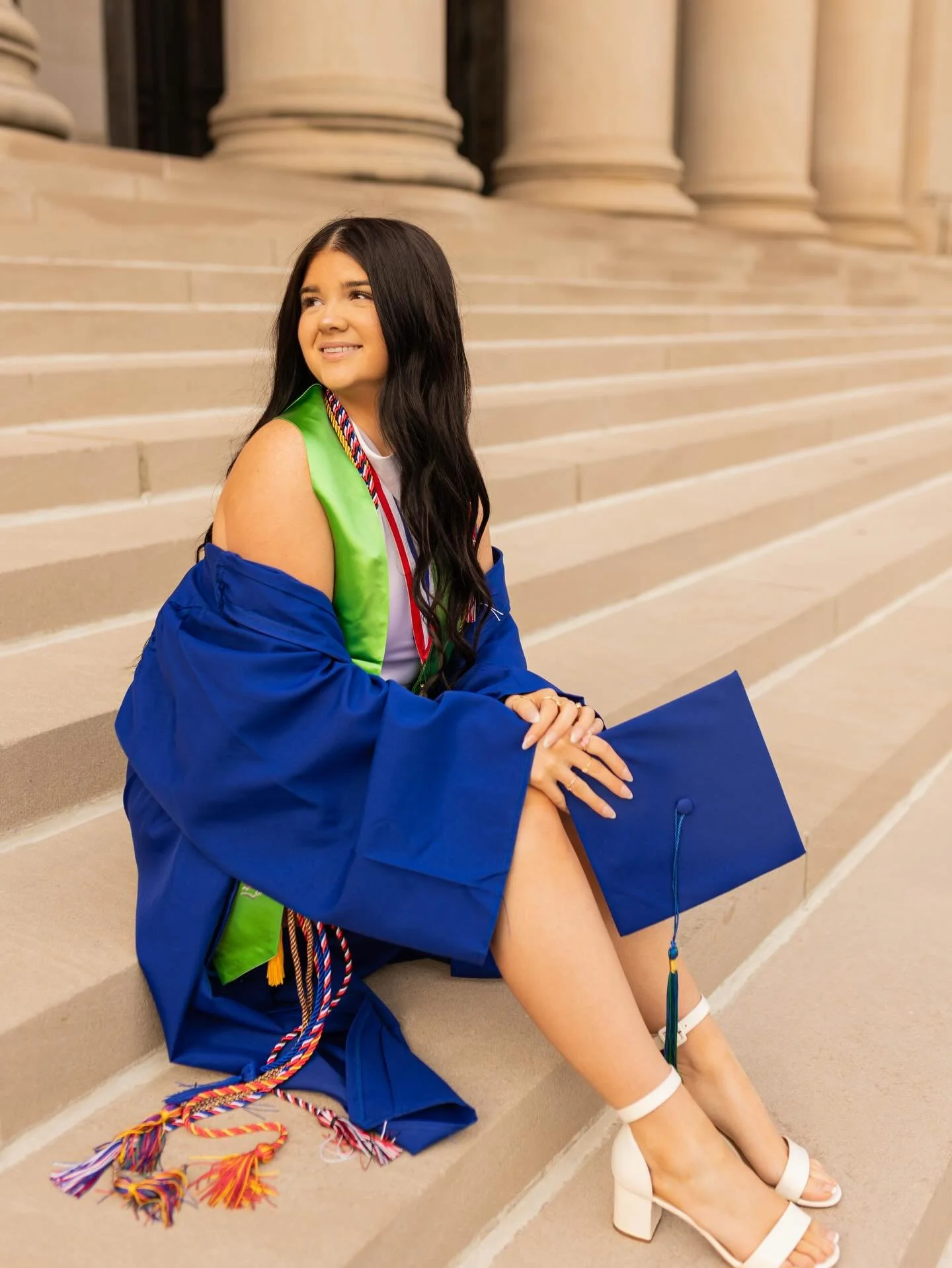 Senior Sunday!!

Cap and Gown photos officially kicked off last week!! I still have a handful of time-slots available between now and graduation! Link in my bio to book! 🫶🏻