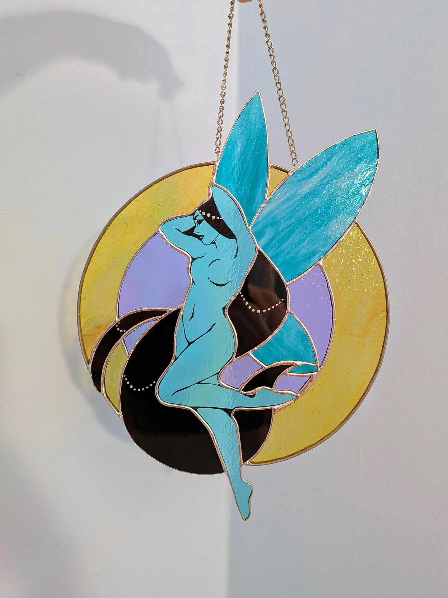 The blue fairy in her finished glory! I'm so happy with how this first piece using glass paints turned out and can't wait to make more fairies!

#stainedglass #stainedglassartist #fairycore