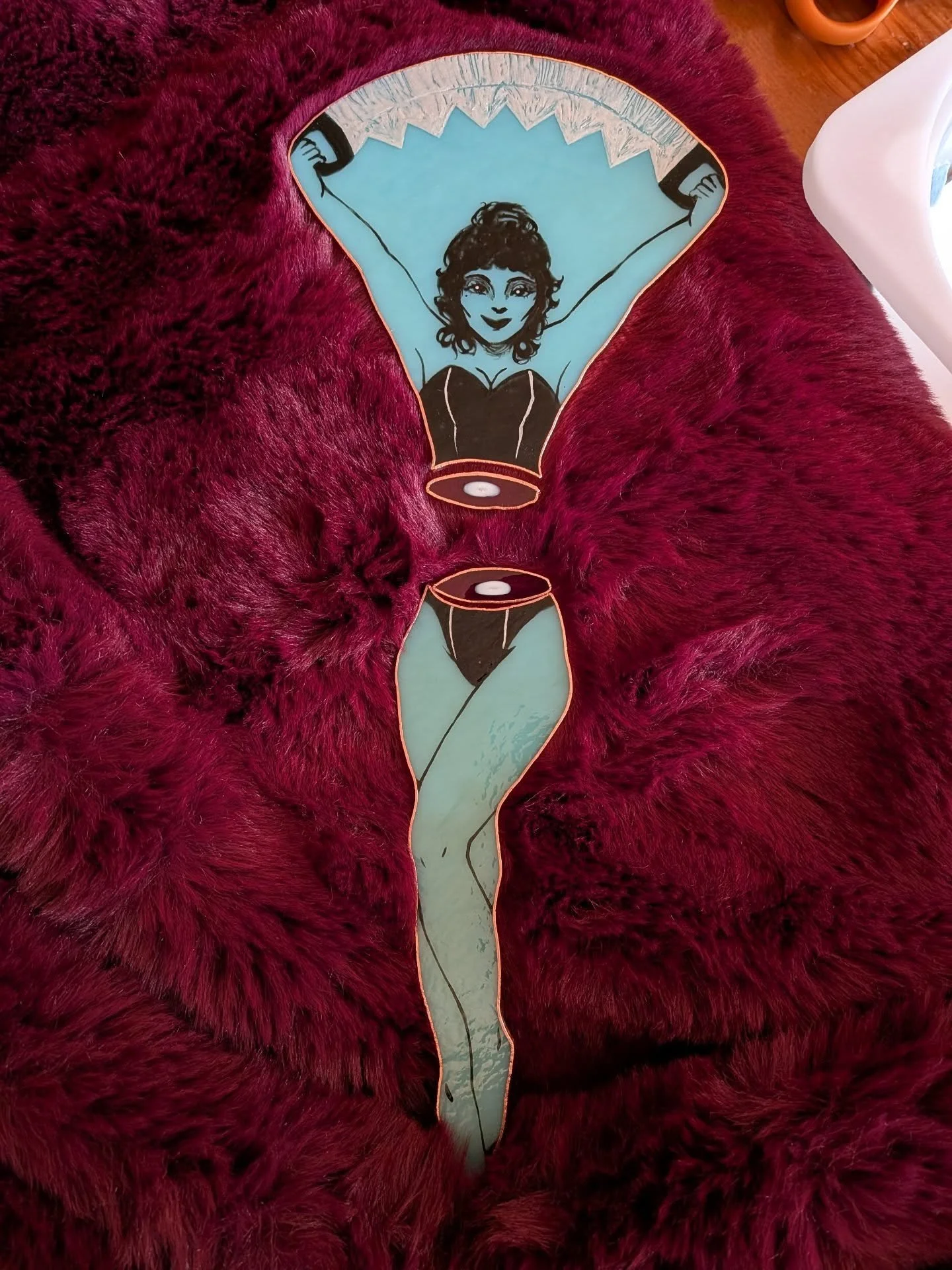 Want to see a magic trick?

#spookybutcute #stainedglassartist #stainedglass