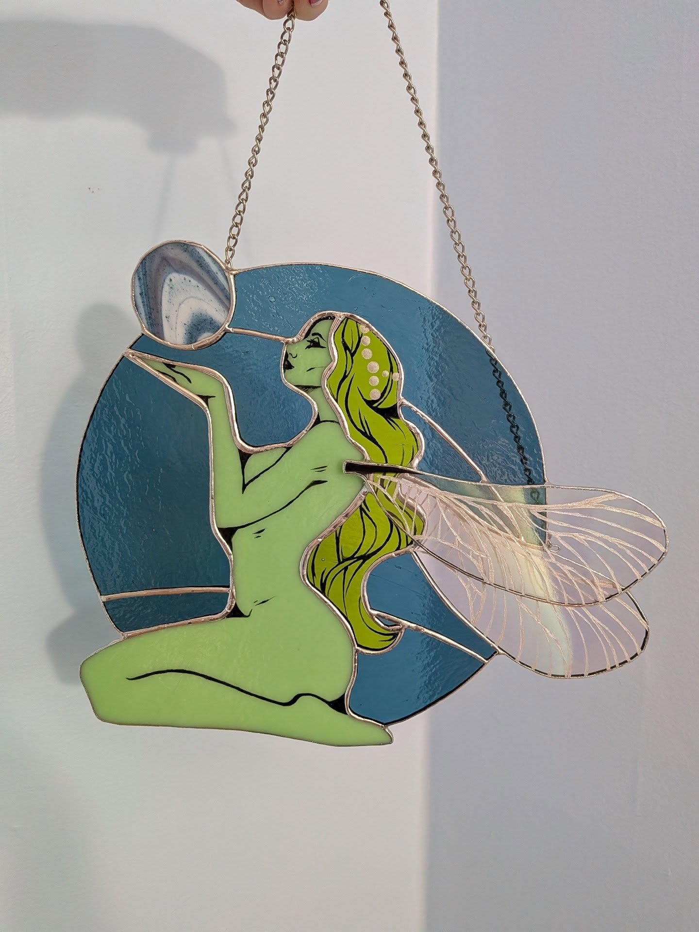 The dragonfly fairy

#spookybutcute #stainedglass #stainedglassartist