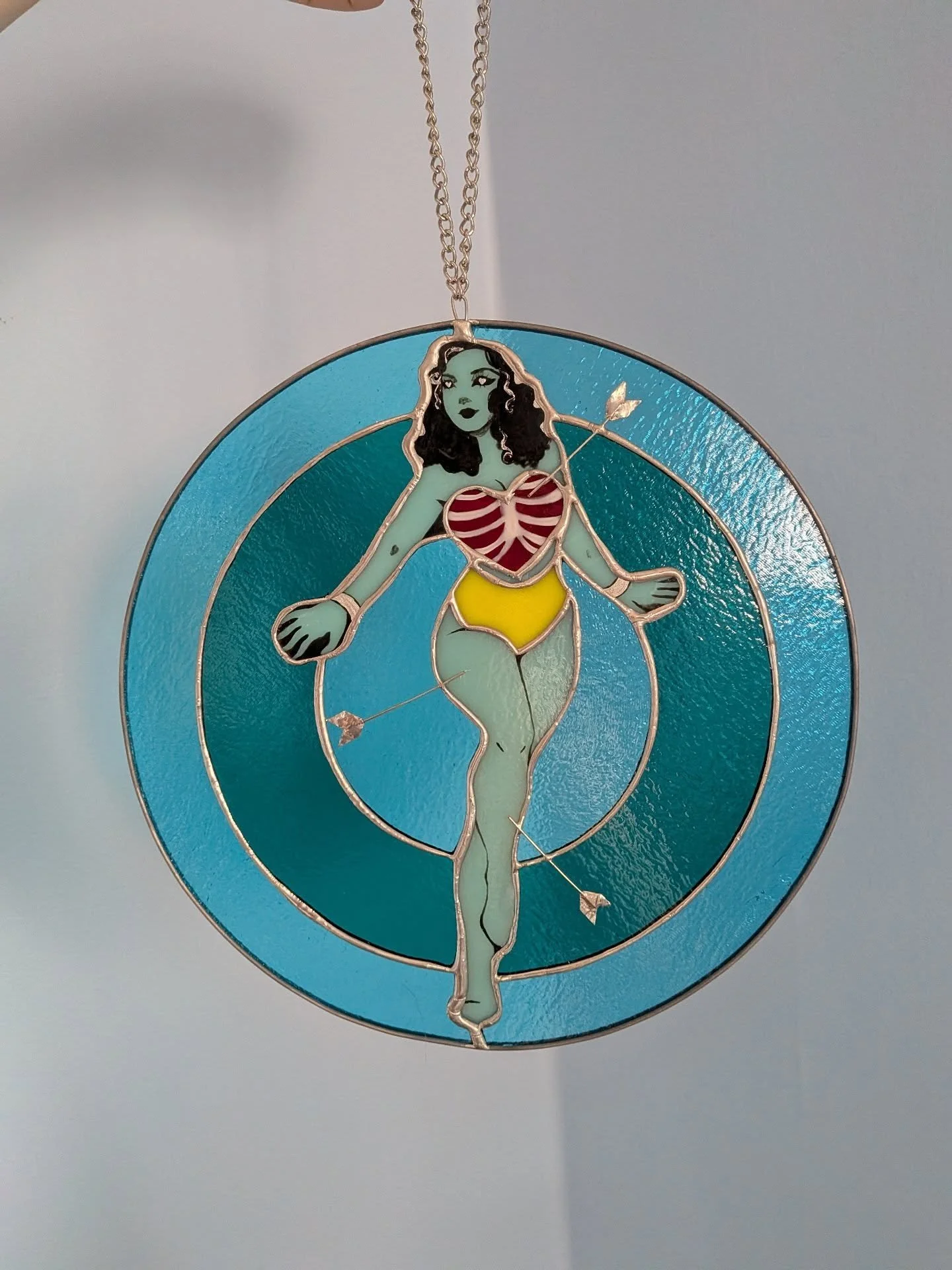 One final big piece finished before @craftywonderland this weekend! Come find me and @rainbowcollector.studio for a sweet little stained glass double feature ❤️

#spookybutcute #stainedglass #stainedglassartist