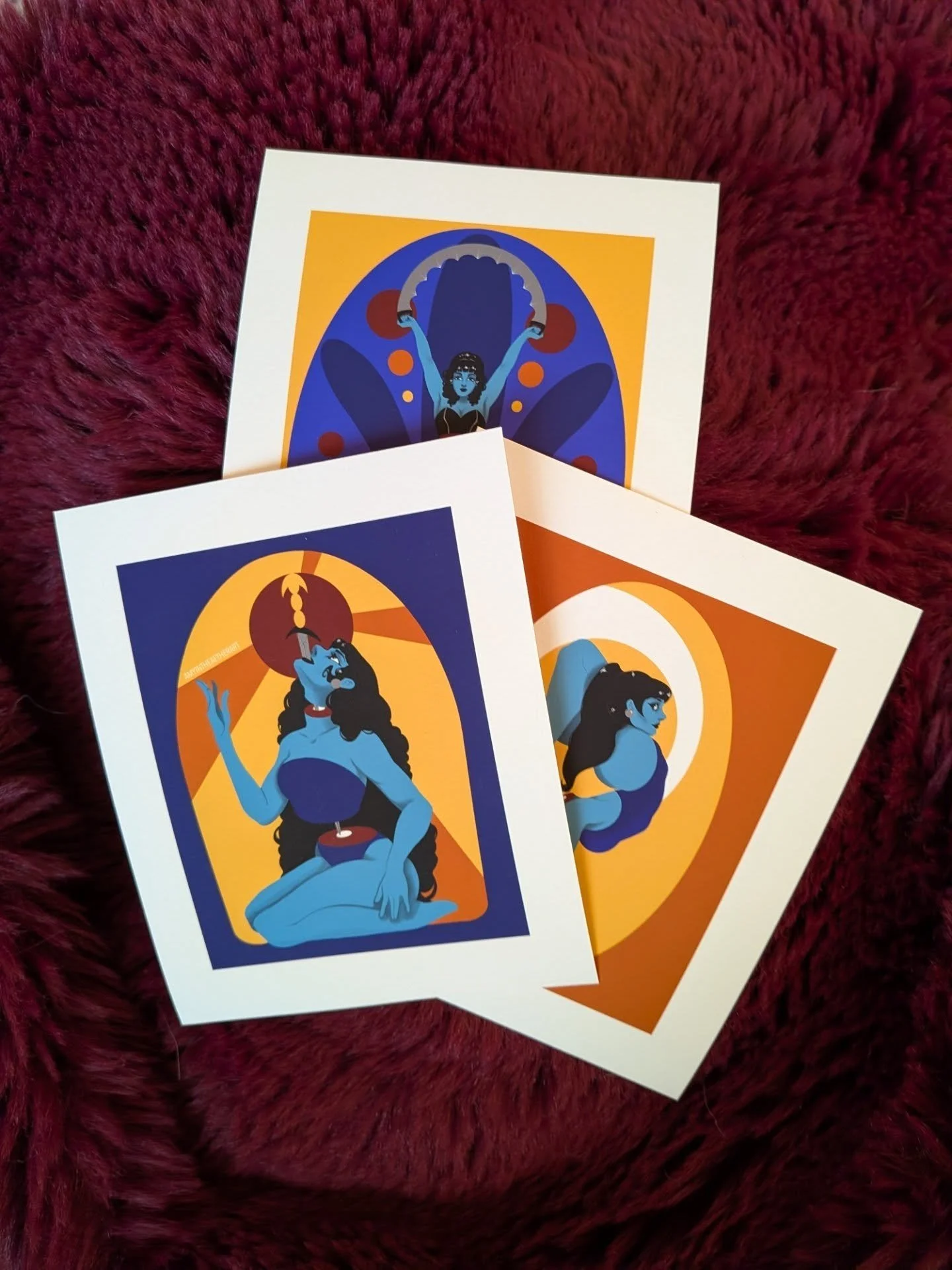 I have prints! I'll slowly be working on print versions of all my circus undead ladies, but for now, I'm happy to have three done 💪🏻