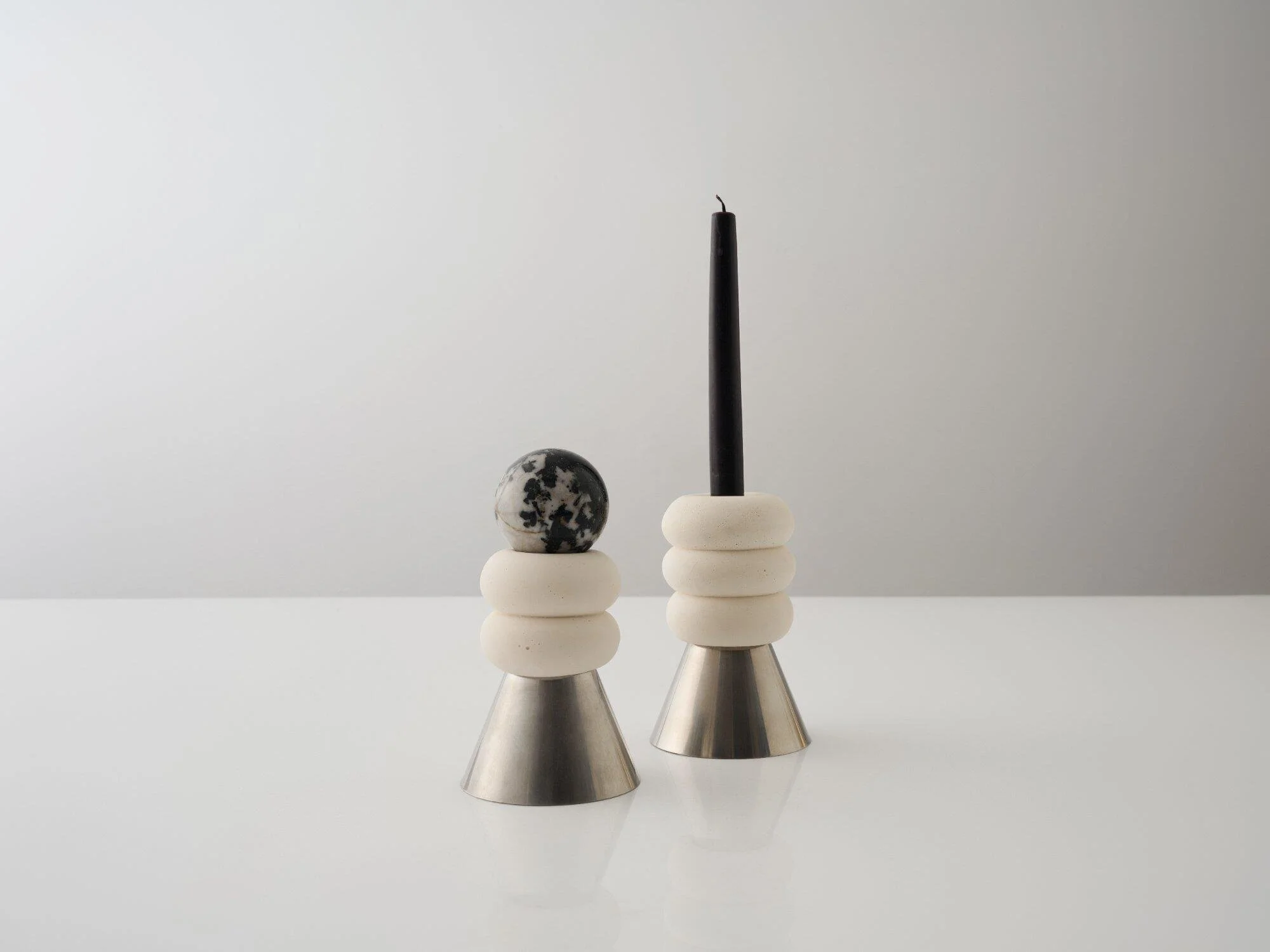 portico-totem-candle-noiro-studio.jpg