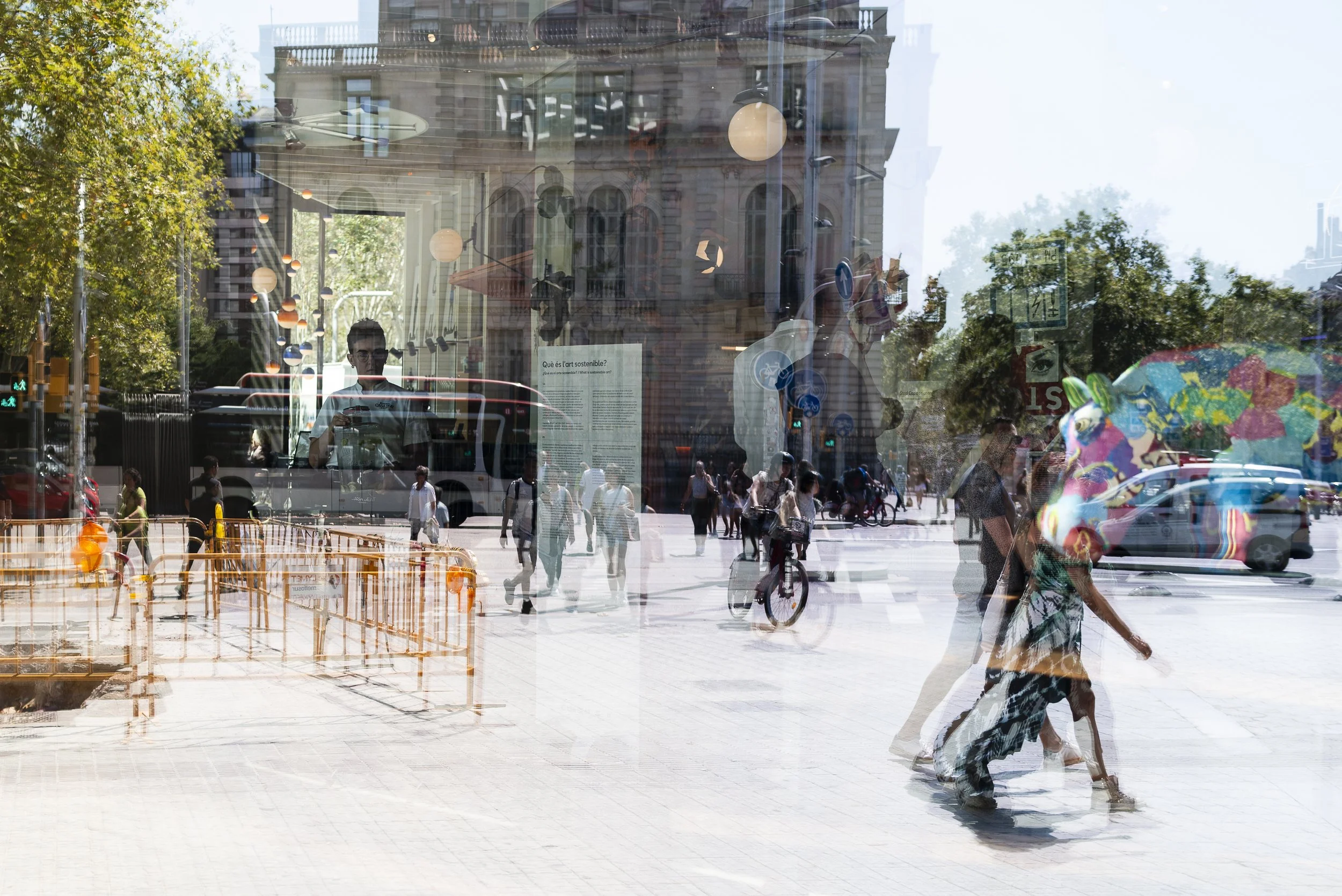 Reflections of street life in a glass window on Passeig de Gràcia in Barcelona.  Street photography in Barcelona – bCLPhoto
