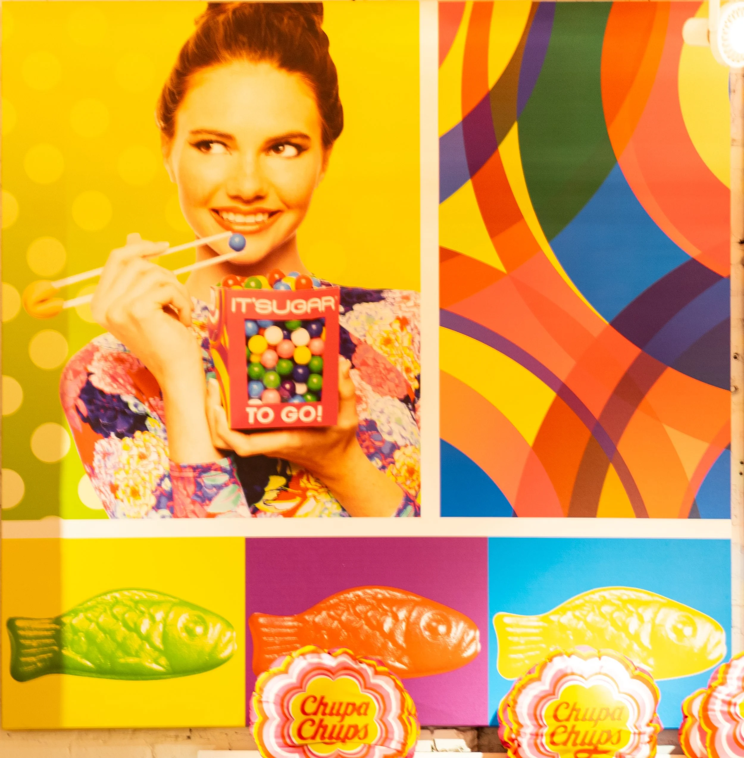 Bright colourful candy products, IT'SUGAR store entrance, New York – bCLPhoto