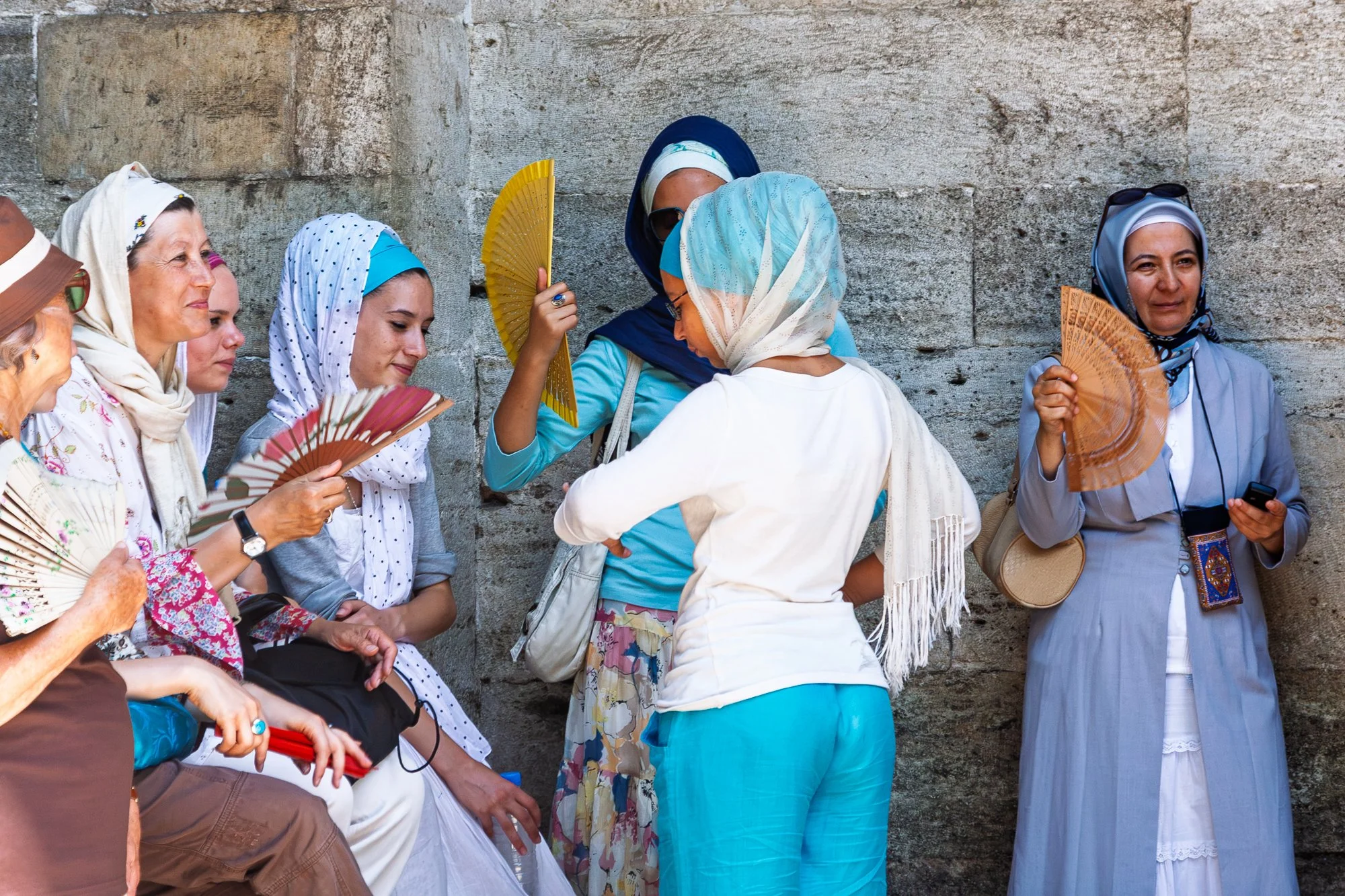 Group of women in colourful hijabs fanning themselves, Istanbul — Canon EOS 40D