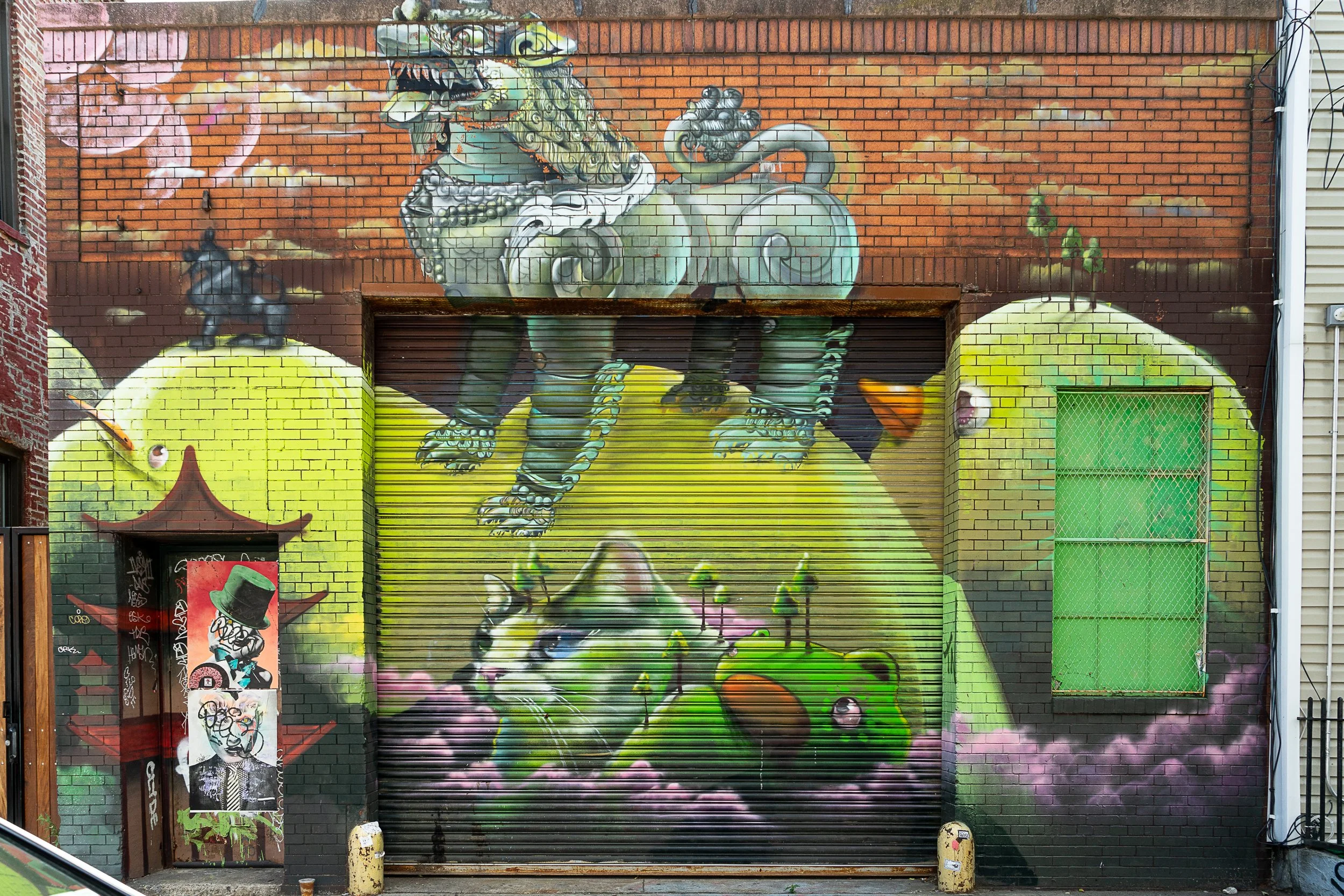 Mural next to the NY Martial Arts Academy. Street photography in New York – bCLPhoto
