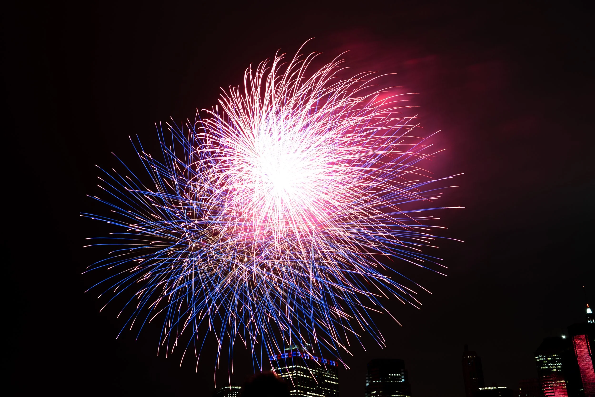 4th of July fireworks over New York City, long exposure – bCLPhoto