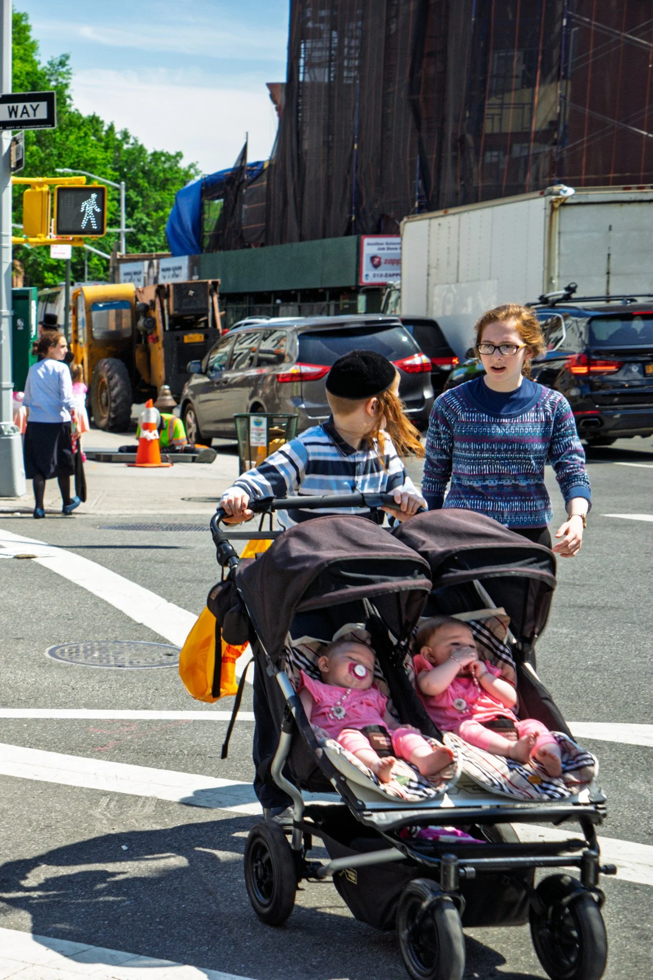 Young couple pushing twin stroller across intersection in South Williamsburg, Brooklyn — Sony a7II
