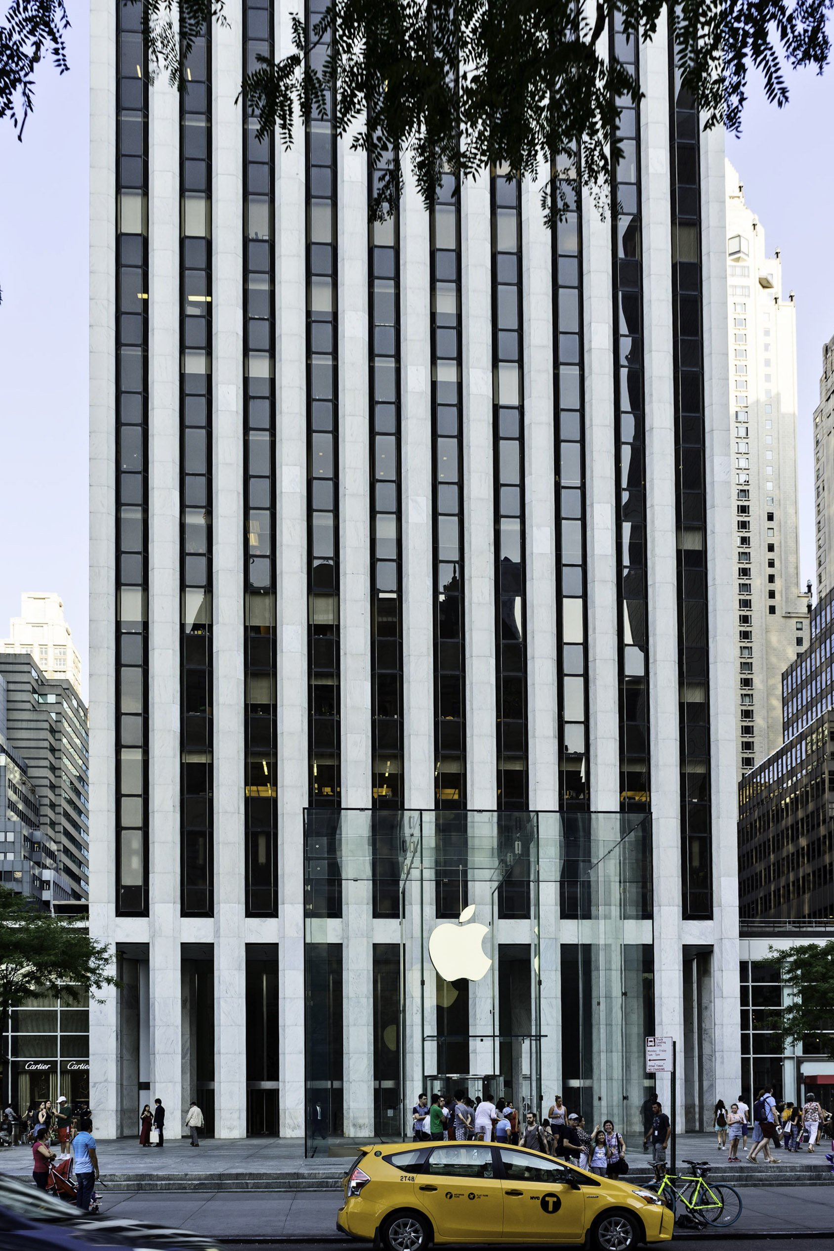 Apple Store on 5th Avenue, New York – urban architecture – bCLPhoto