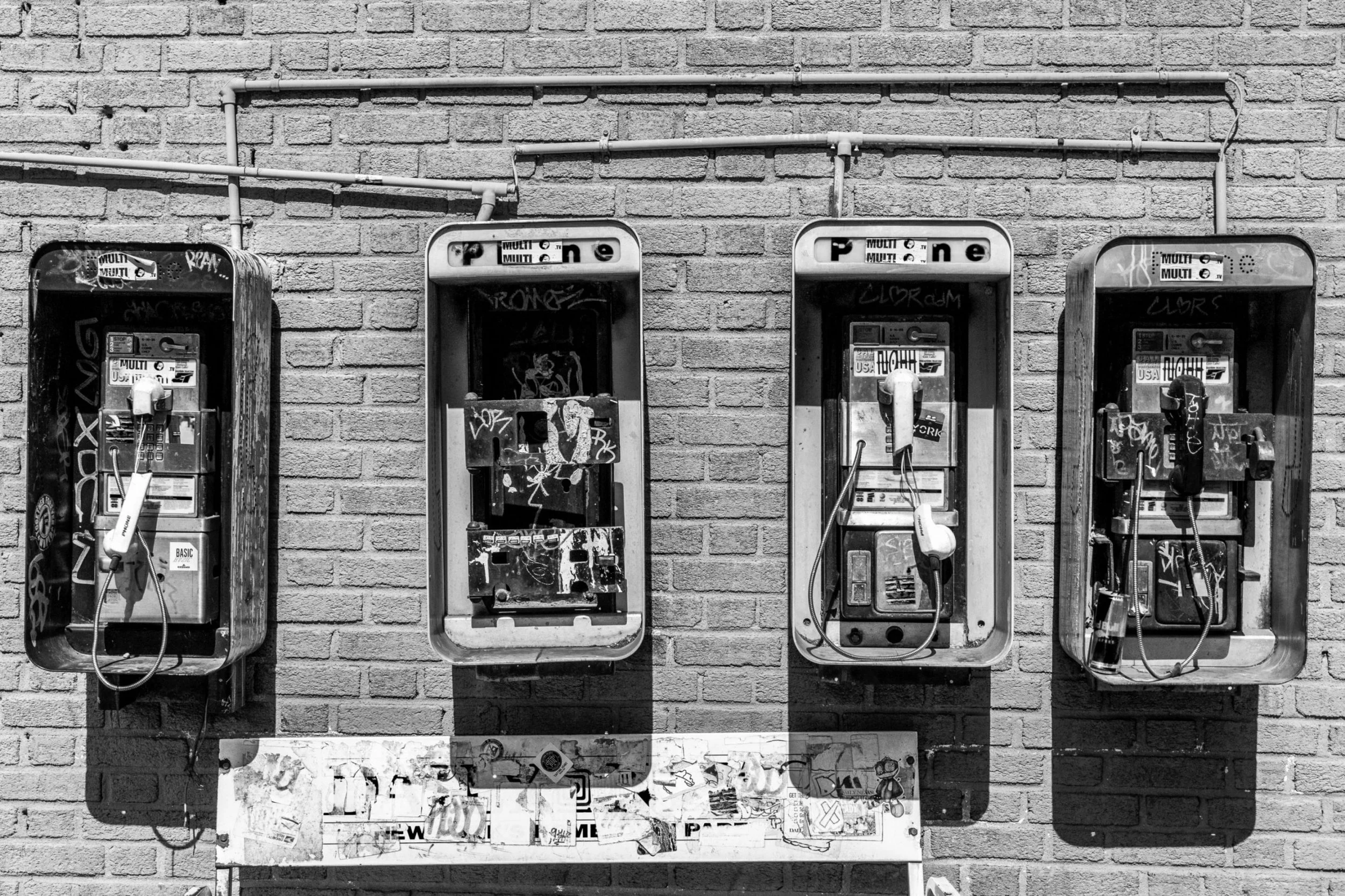 OLD USELESS PHONES - NEW YORK