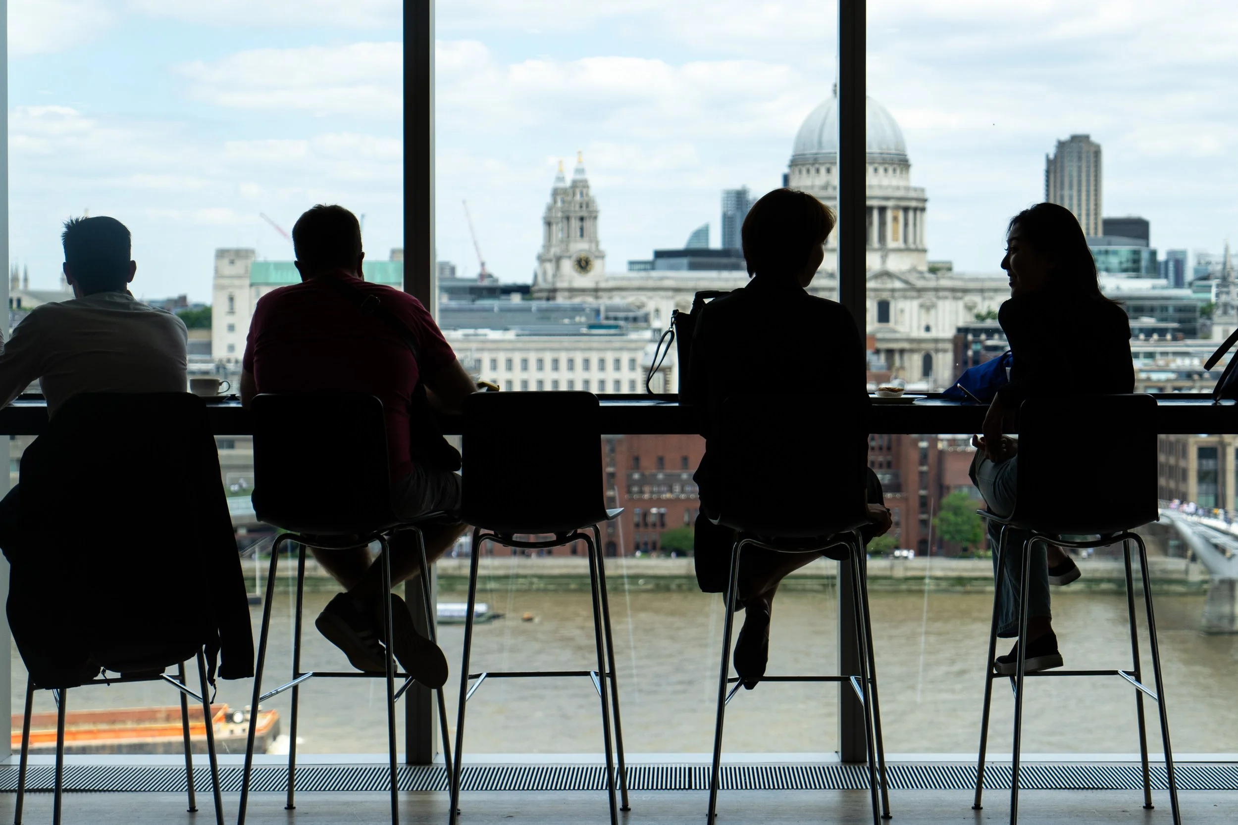 Tate Modern scene in London – street photography  – bCLPhoto