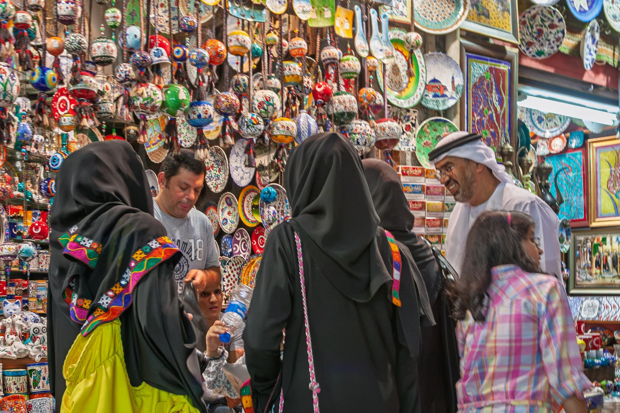 Women in black abayas at a wall of painted ceramics, Grand Bazaar Istanbul photography — Canon EOS 40D