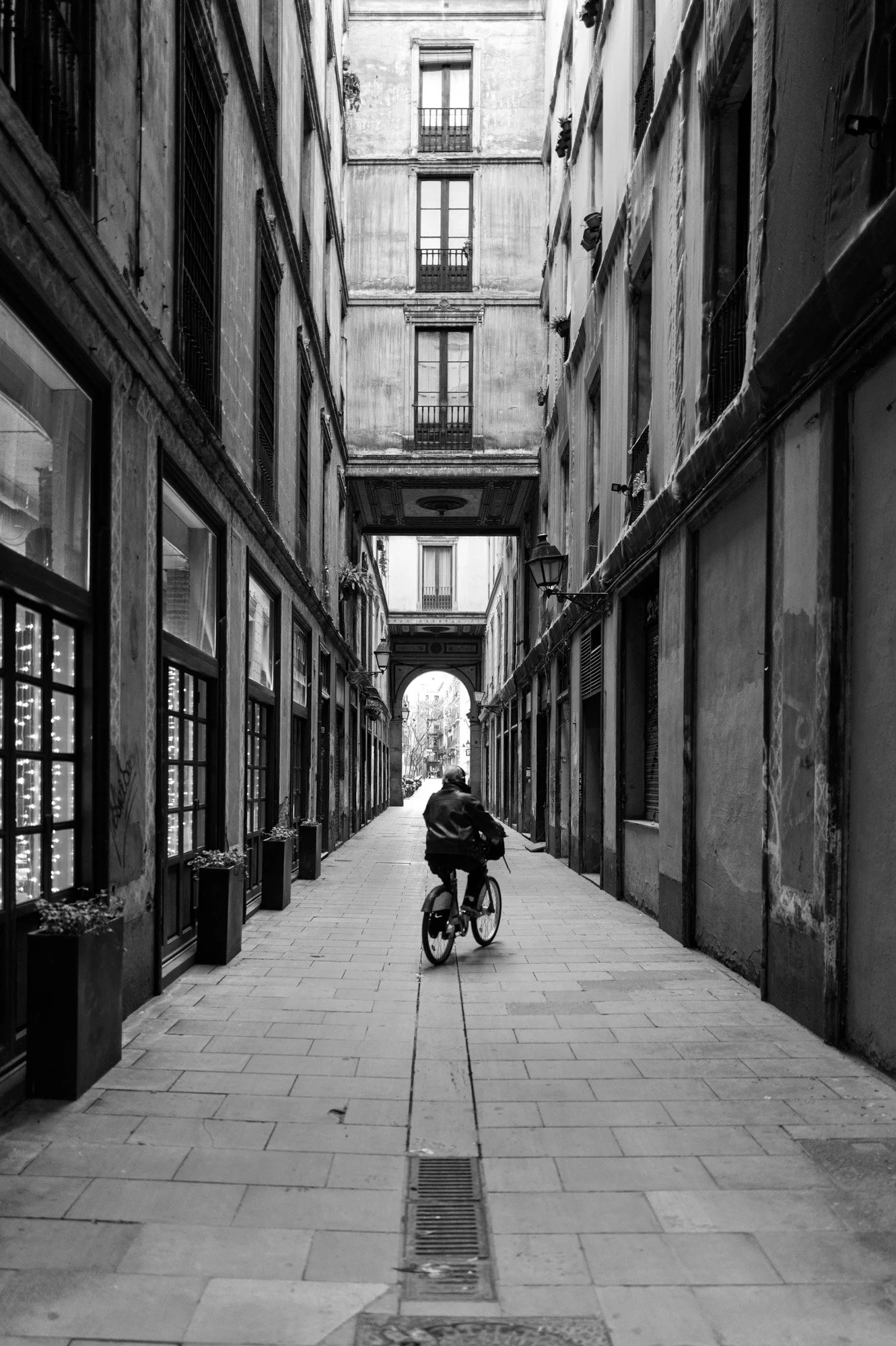 Barcelona Gothic Quarter: Street Photography in the Old City