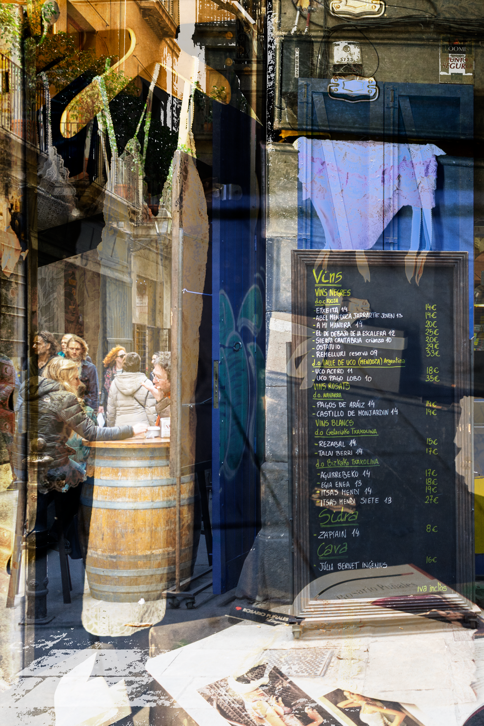 Reflection of a lingerie shop and people strolling in the window of a wine bar, Street photography in Barcelona – bCLPhoto