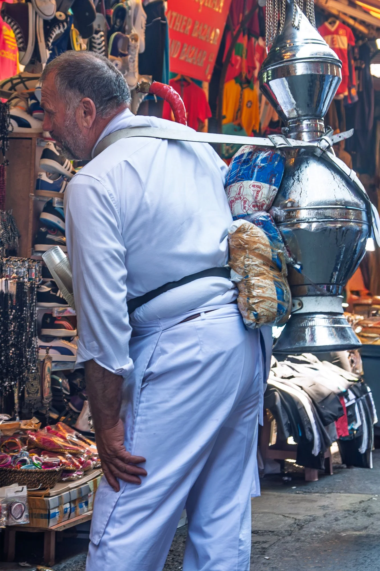 Man carrying a silver samovar on his back through the Grand Bazaar streets, Istanbul — Canon EOS 40D