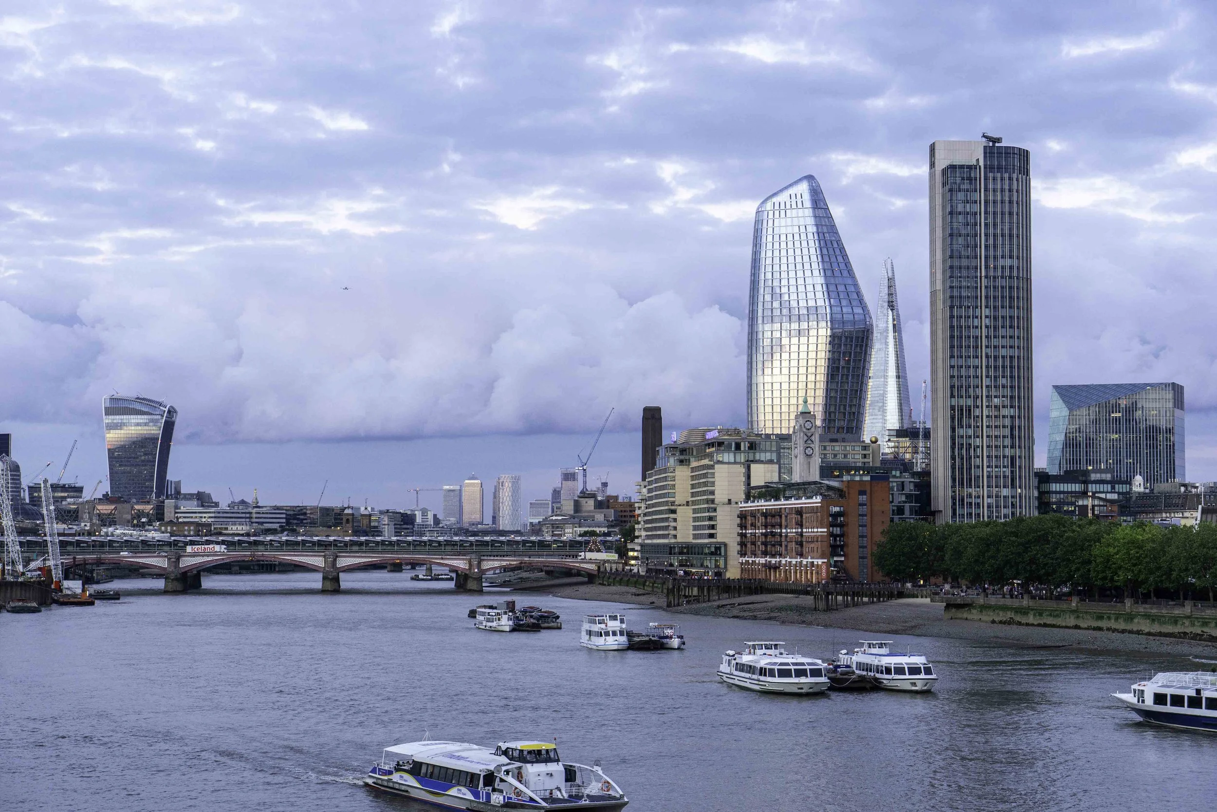 South Bank of the River Thames, London – urban architecture – bCLPhoto