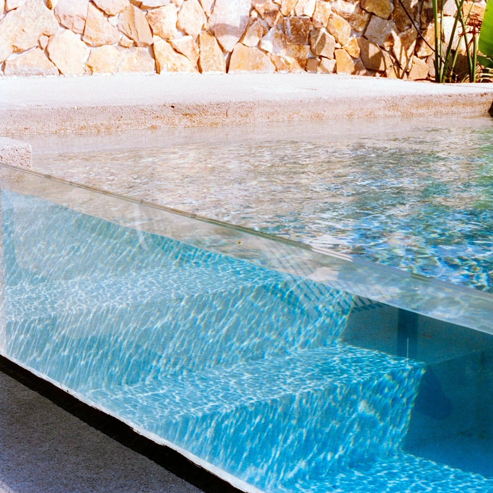 Frameless vs Framed Glass Pool Enclosures: Durability &amp; Cost Compared